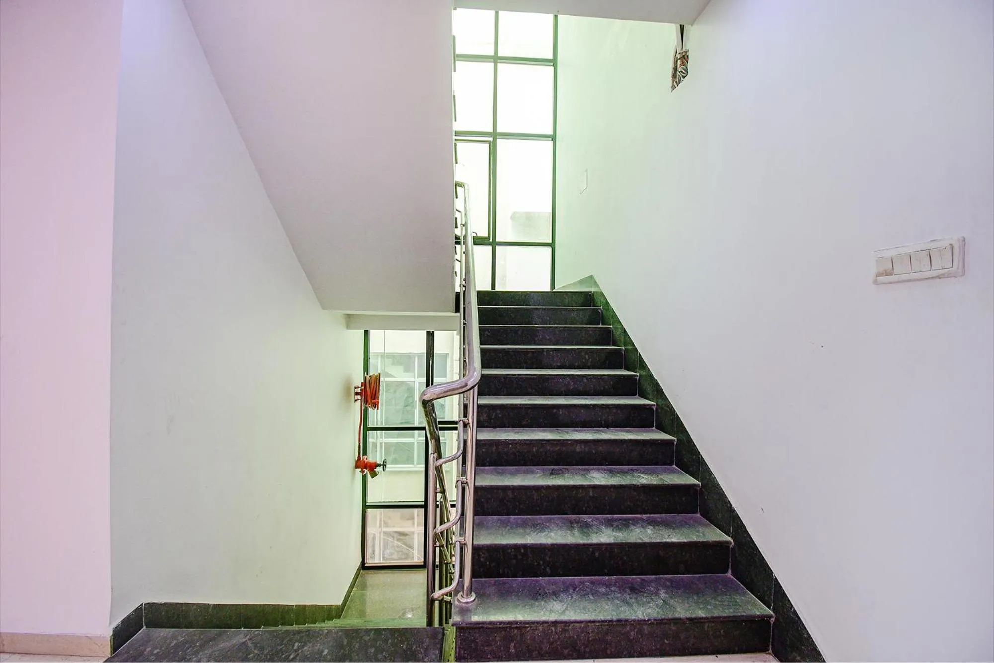 Lobby or reception in FabHotel Rani Tower - Chinar Park