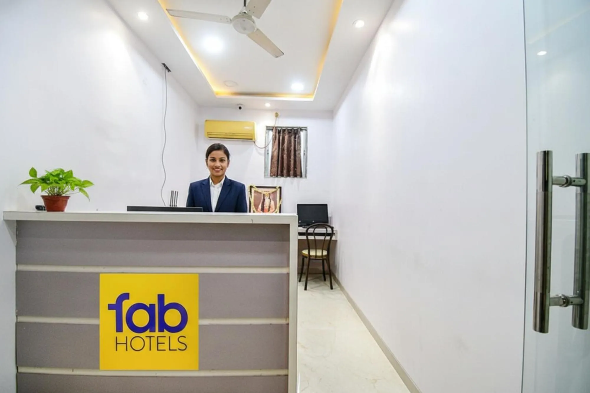 Lobby or reception in FabHotel Rani Tower - Chinar Park