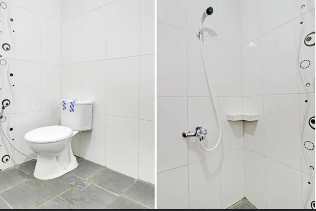 Shower in Hotel Cibening