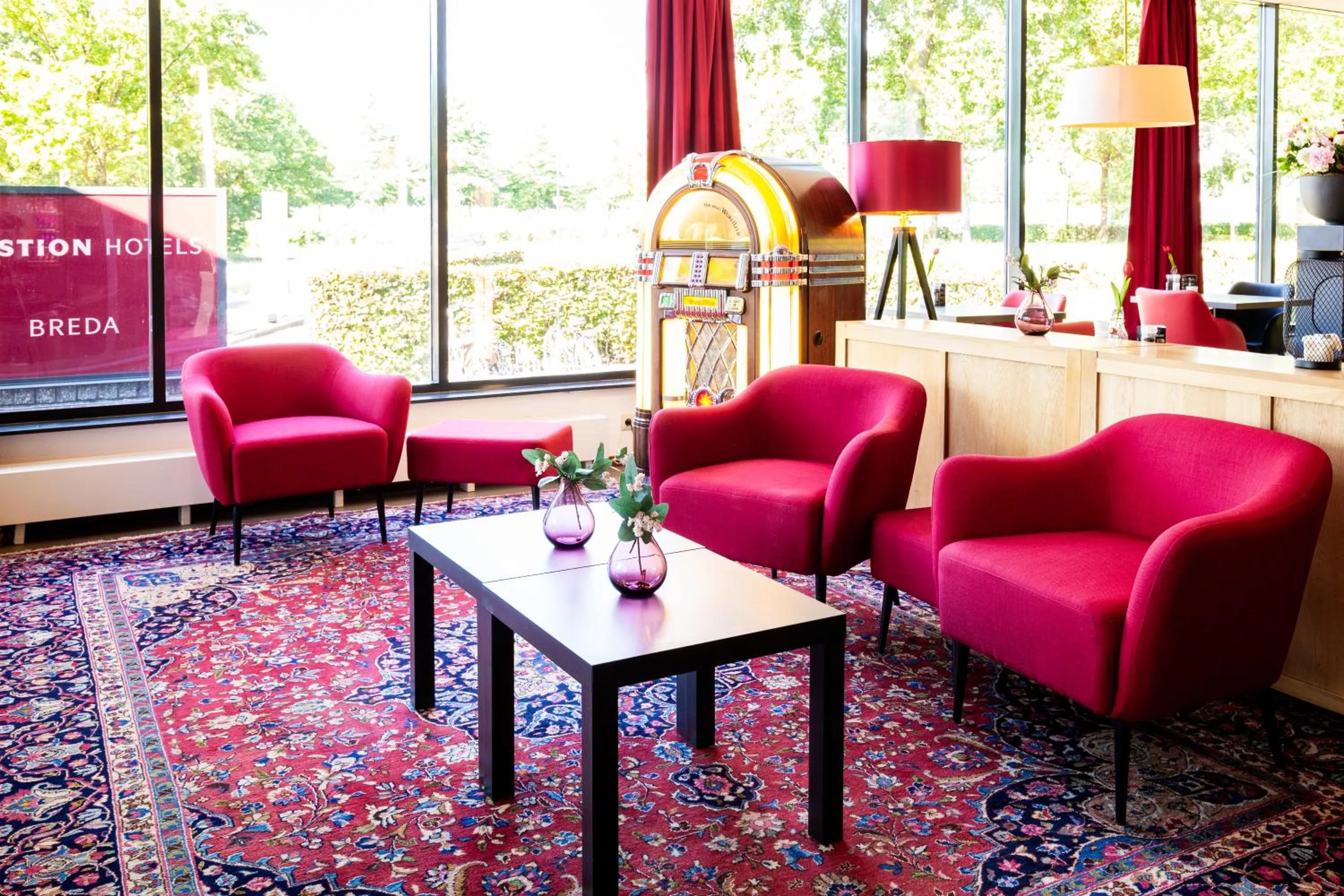 Lounge or bar in Bastion Hotel Breda