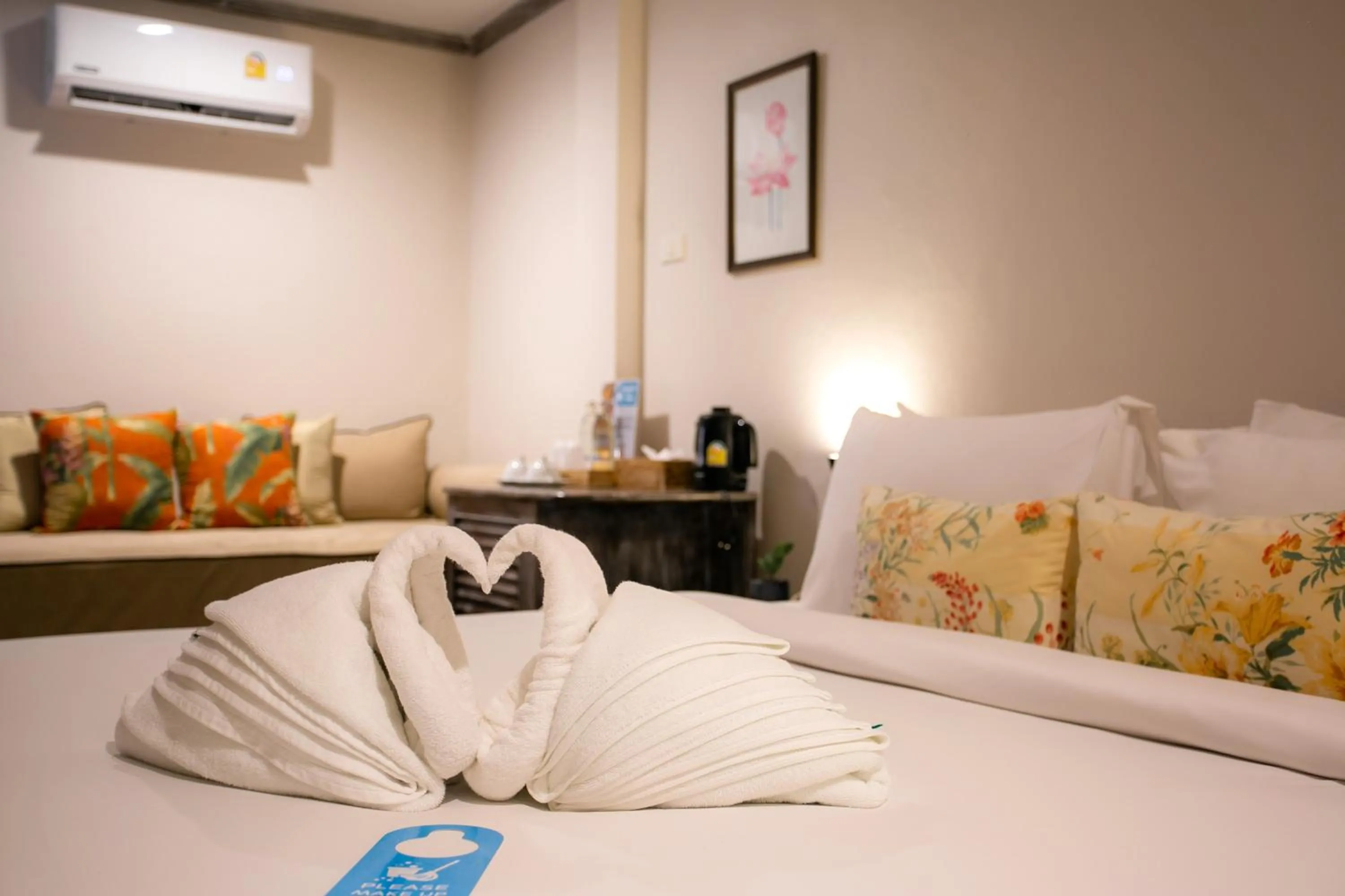 Bed in JALMIN Hotel Samui