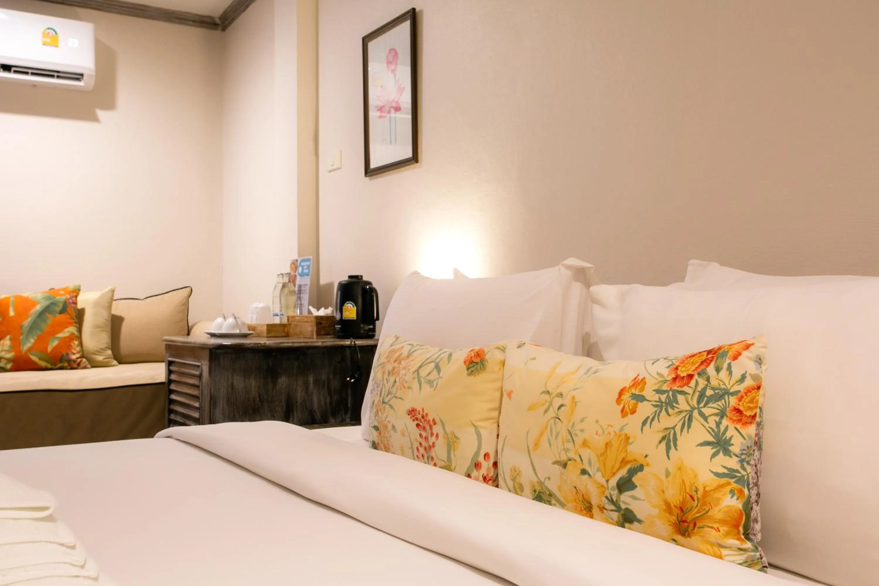 Bed in JALMIN Hotel Samui