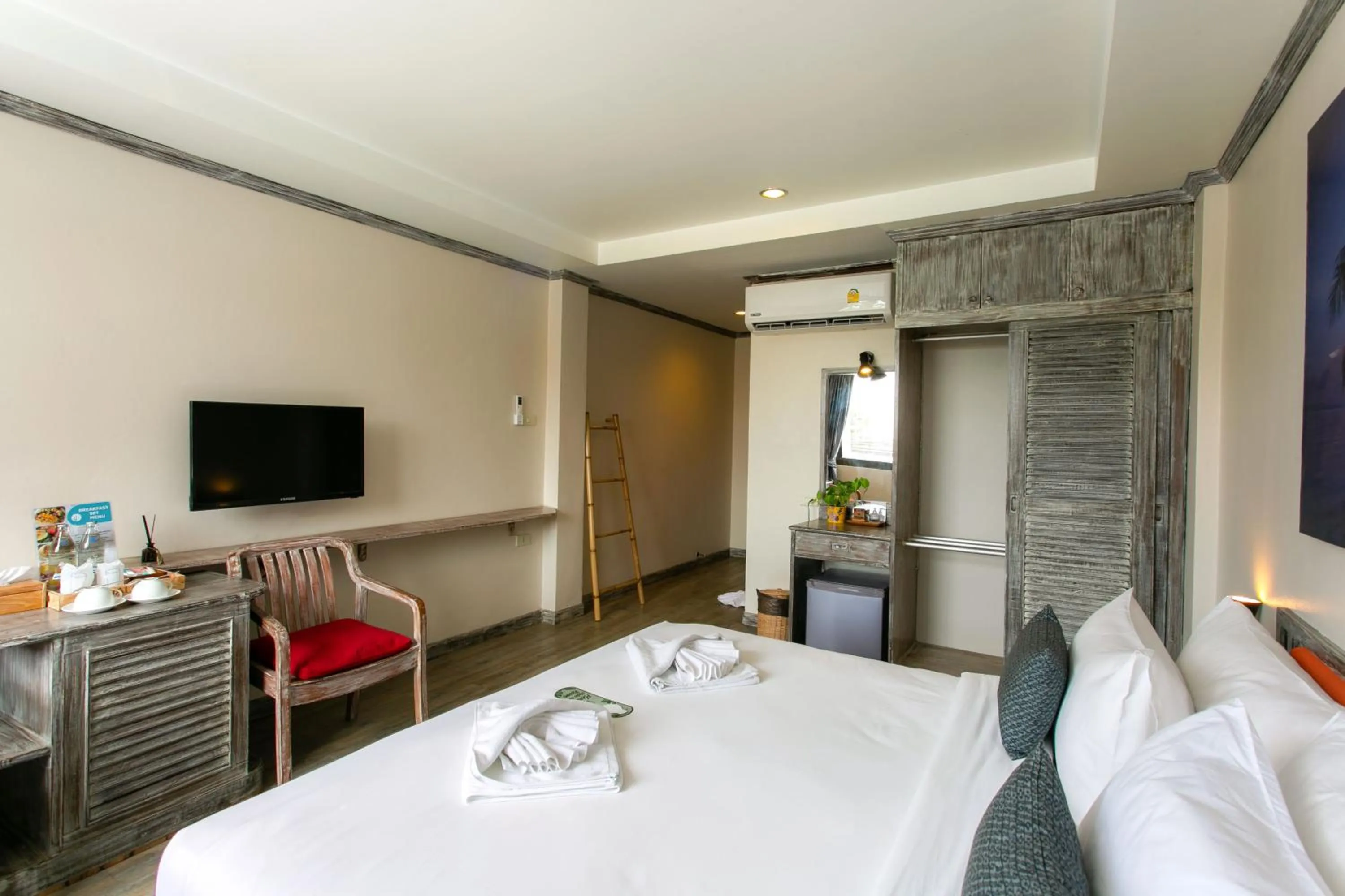 Bed in JALMIN Hotel Samui