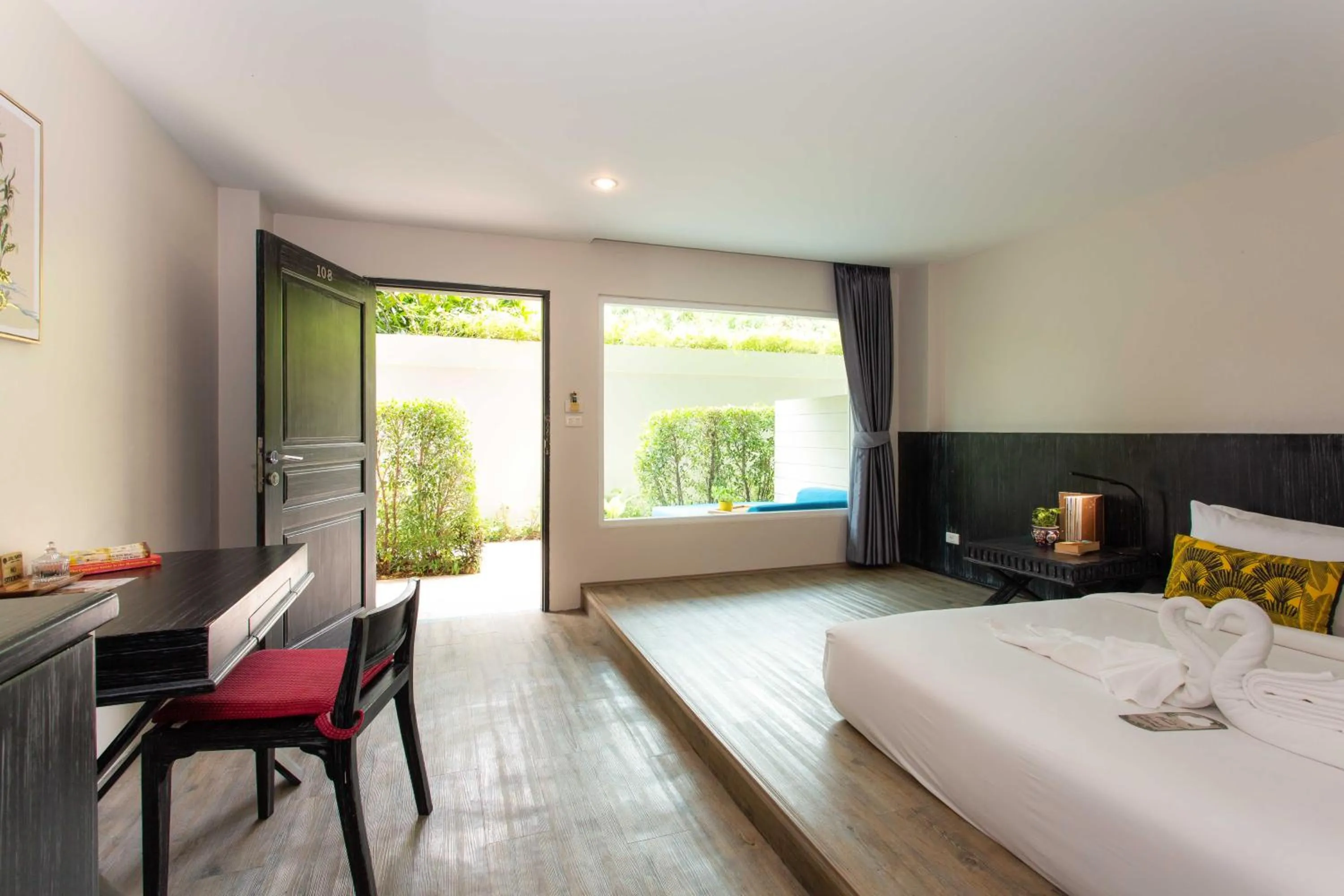 Bed in JALMIN Hotel Samui