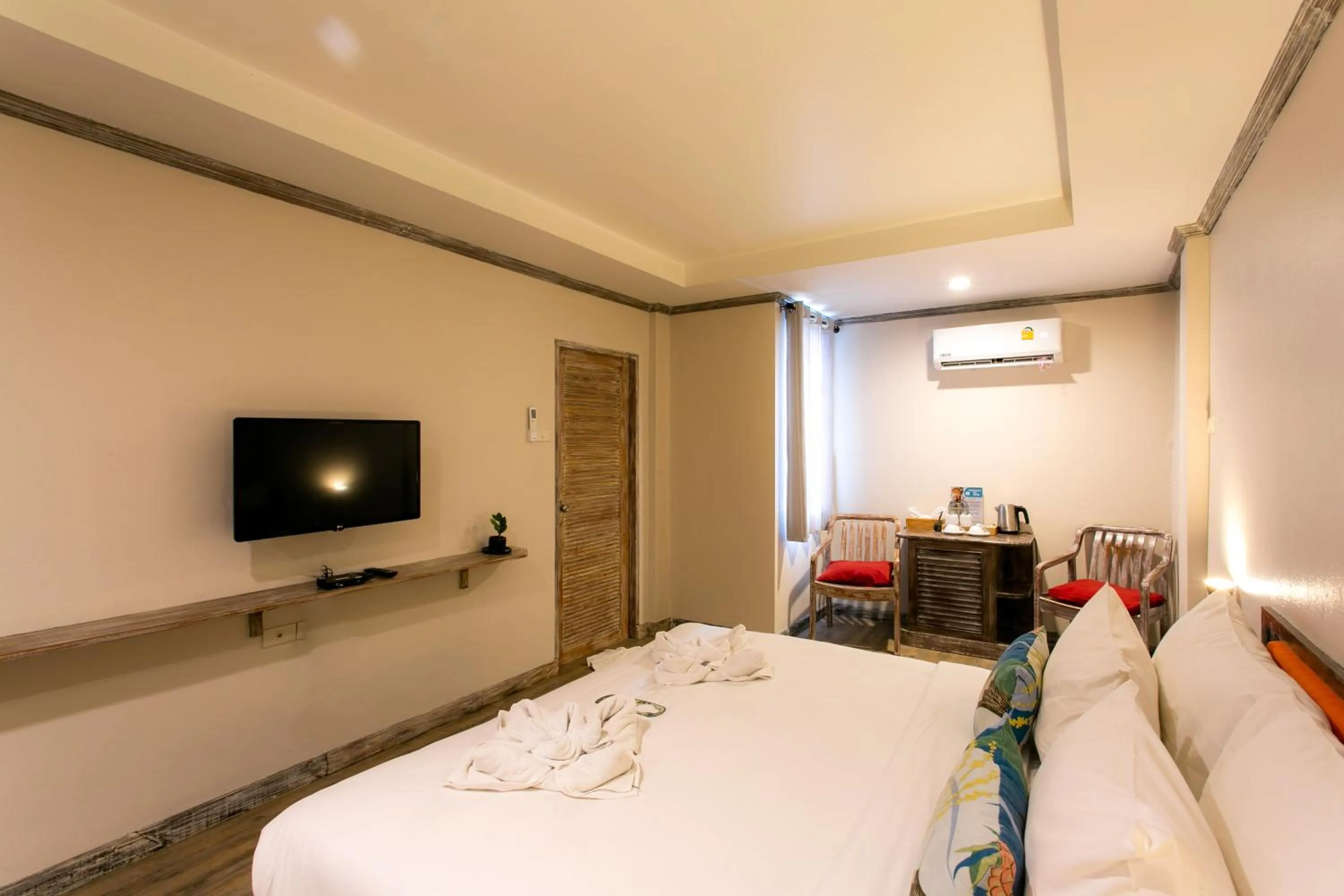 Bed in JALMIN Hotel Samui