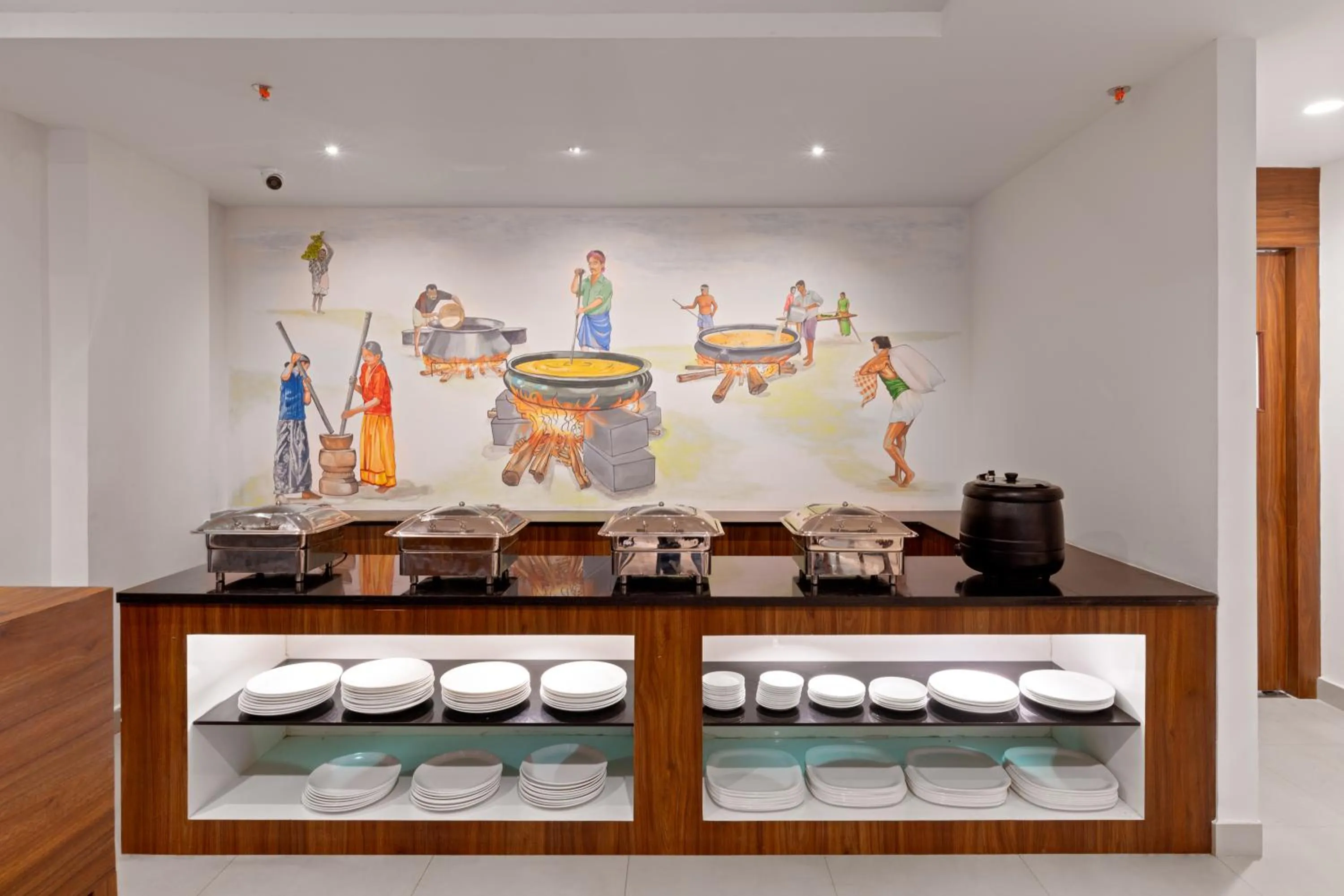 Restaurant/places to eat in The Elite Hotel