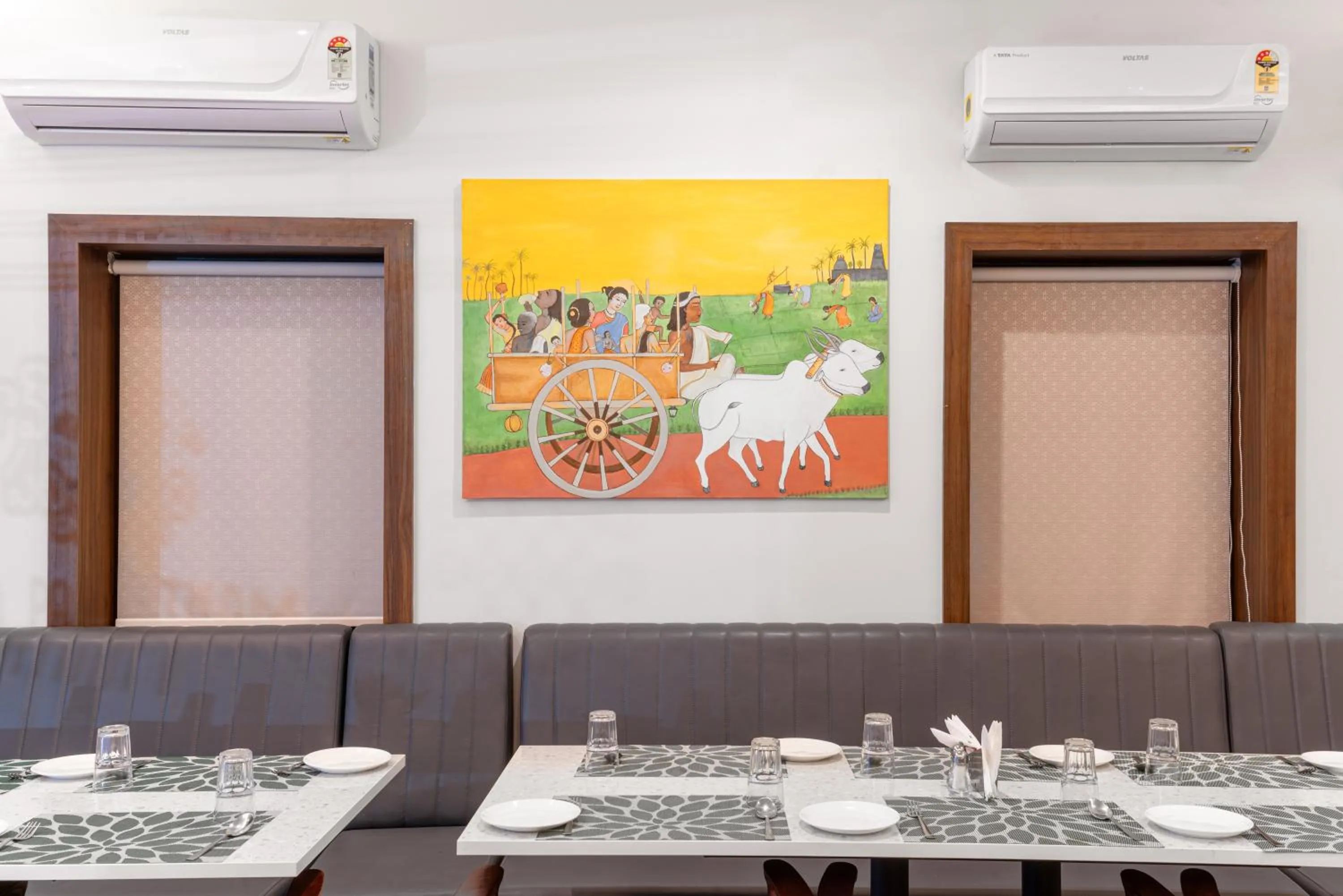 Restaurant/places to eat in The Elite Hotel