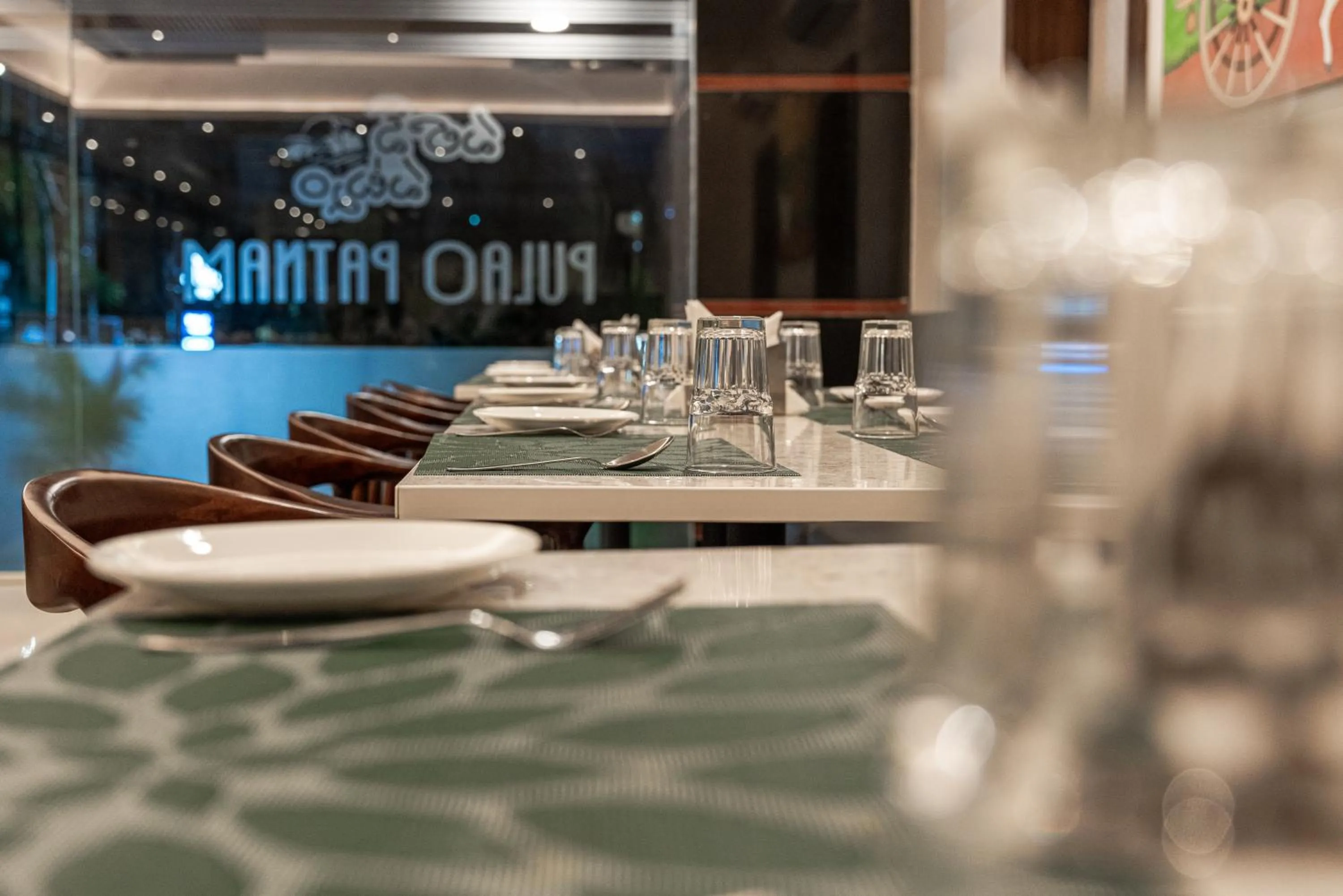 Restaurant/places to eat in The Elite Hotel