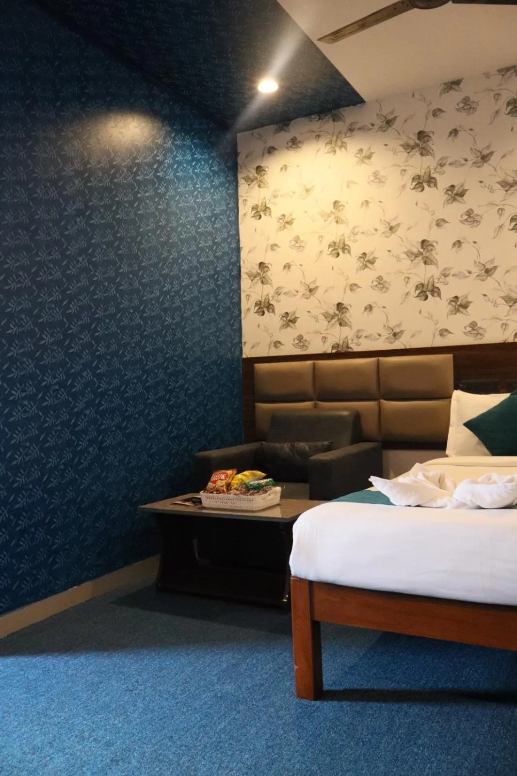 Living room, Bed in The Elite Hotel