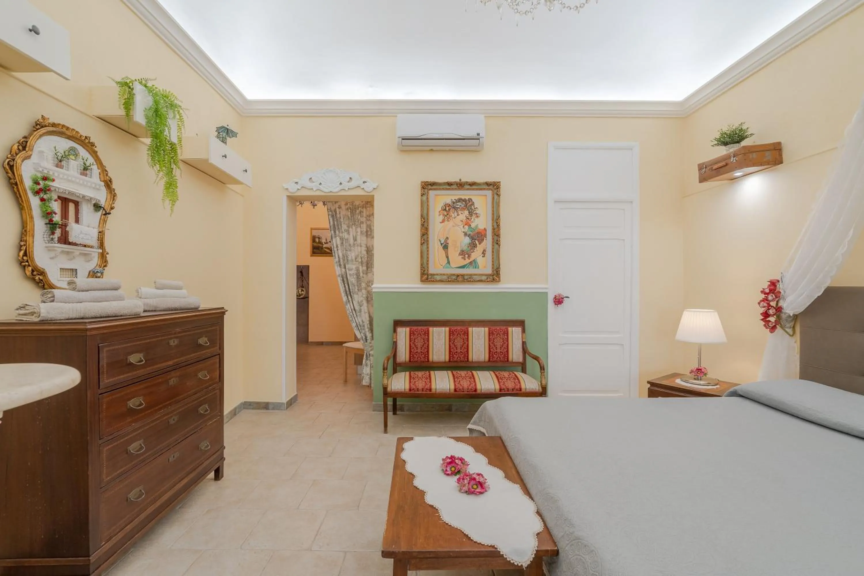 Property building, Bed in Pomona Noto