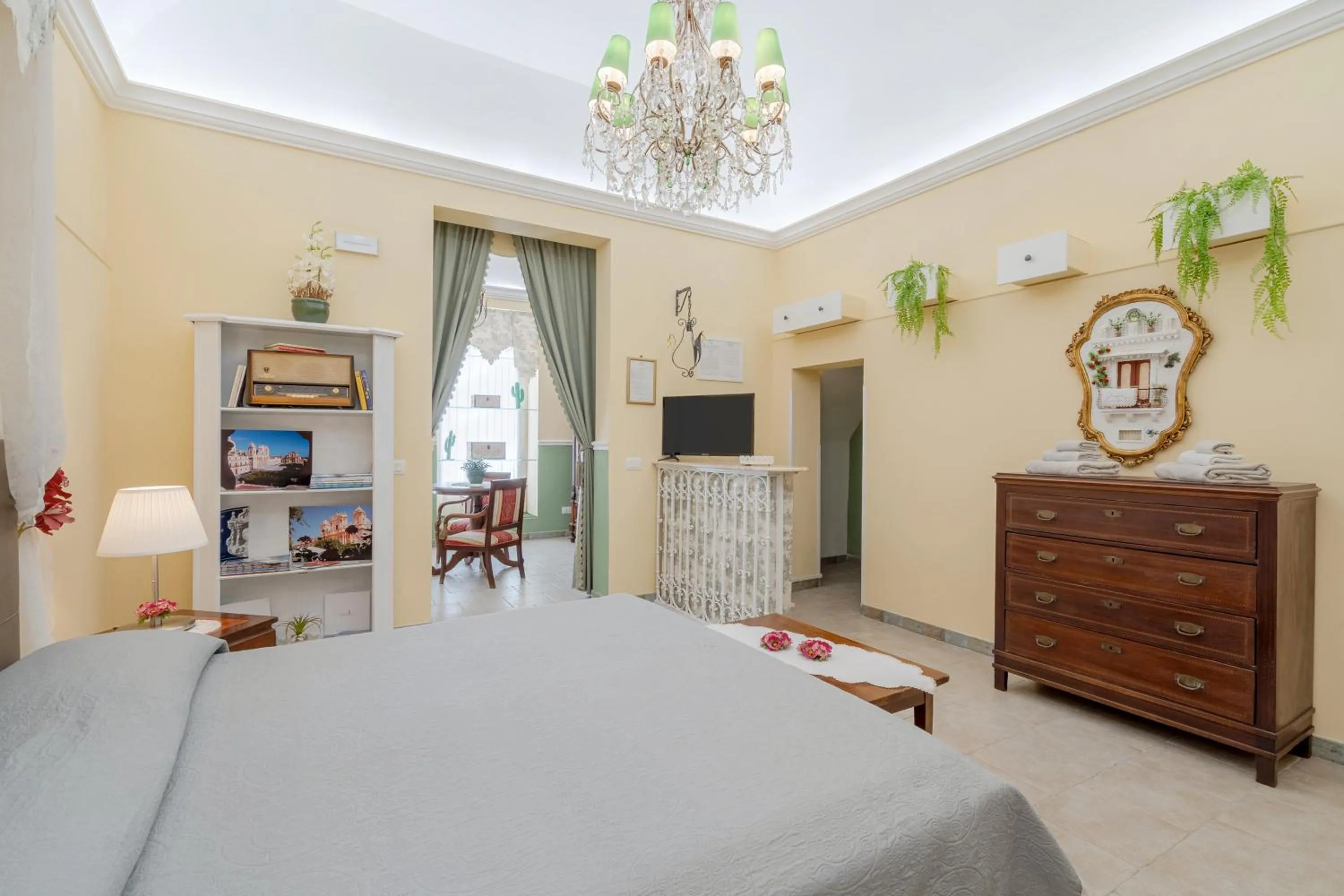 Living room, Bed in Pomona Noto