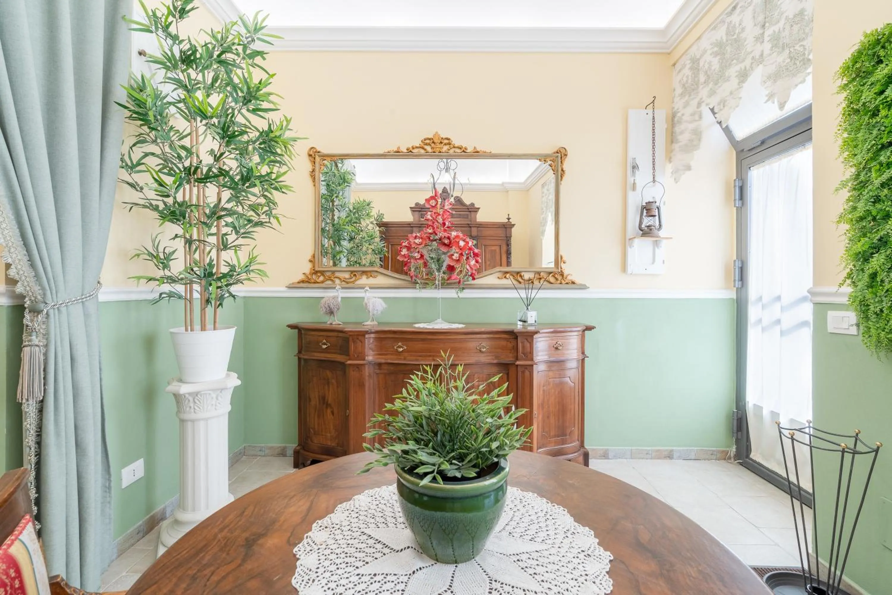 Living room in Pomona Noto