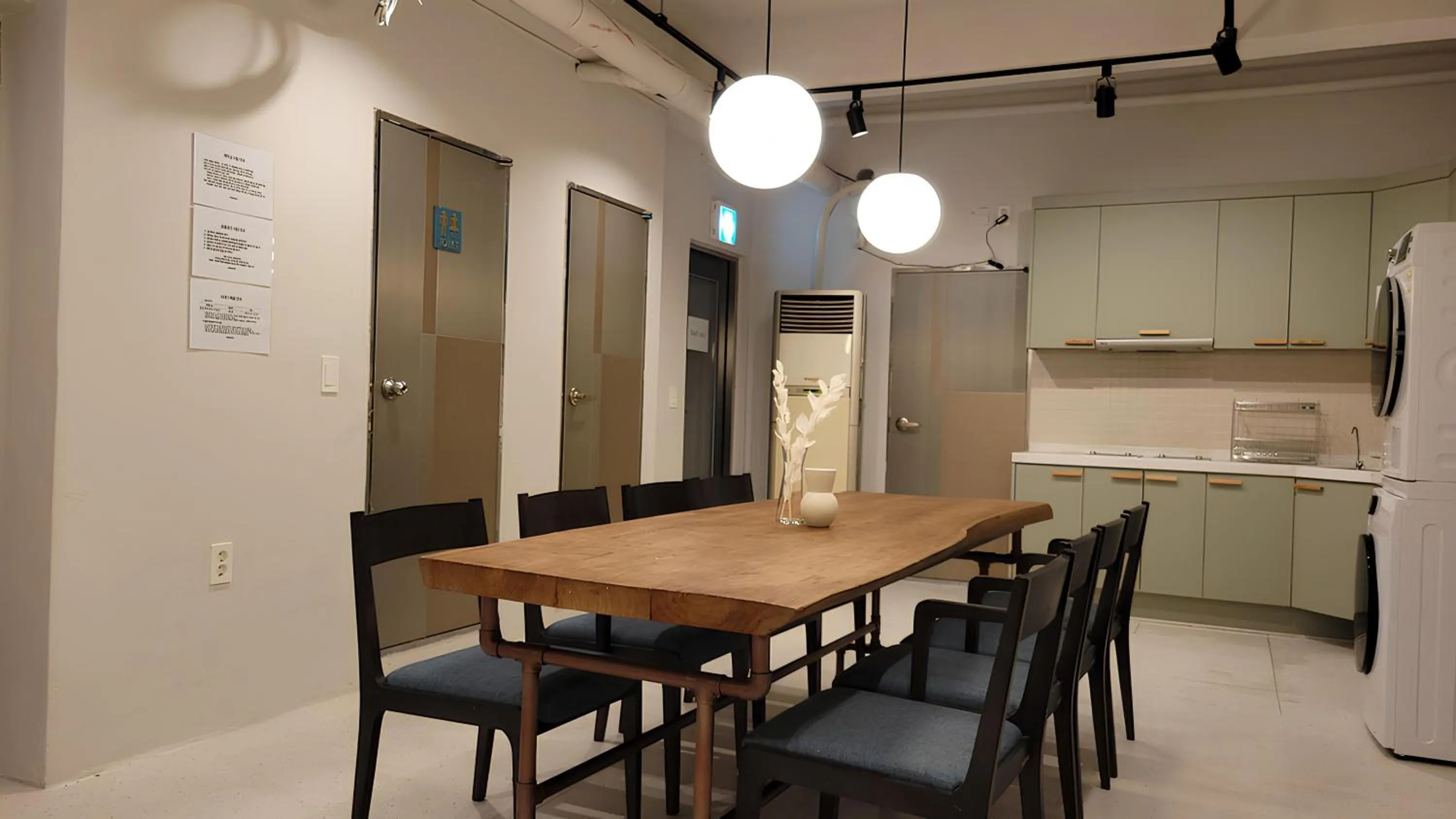 Kitchen or kitchenette in SSH Icon Hostel