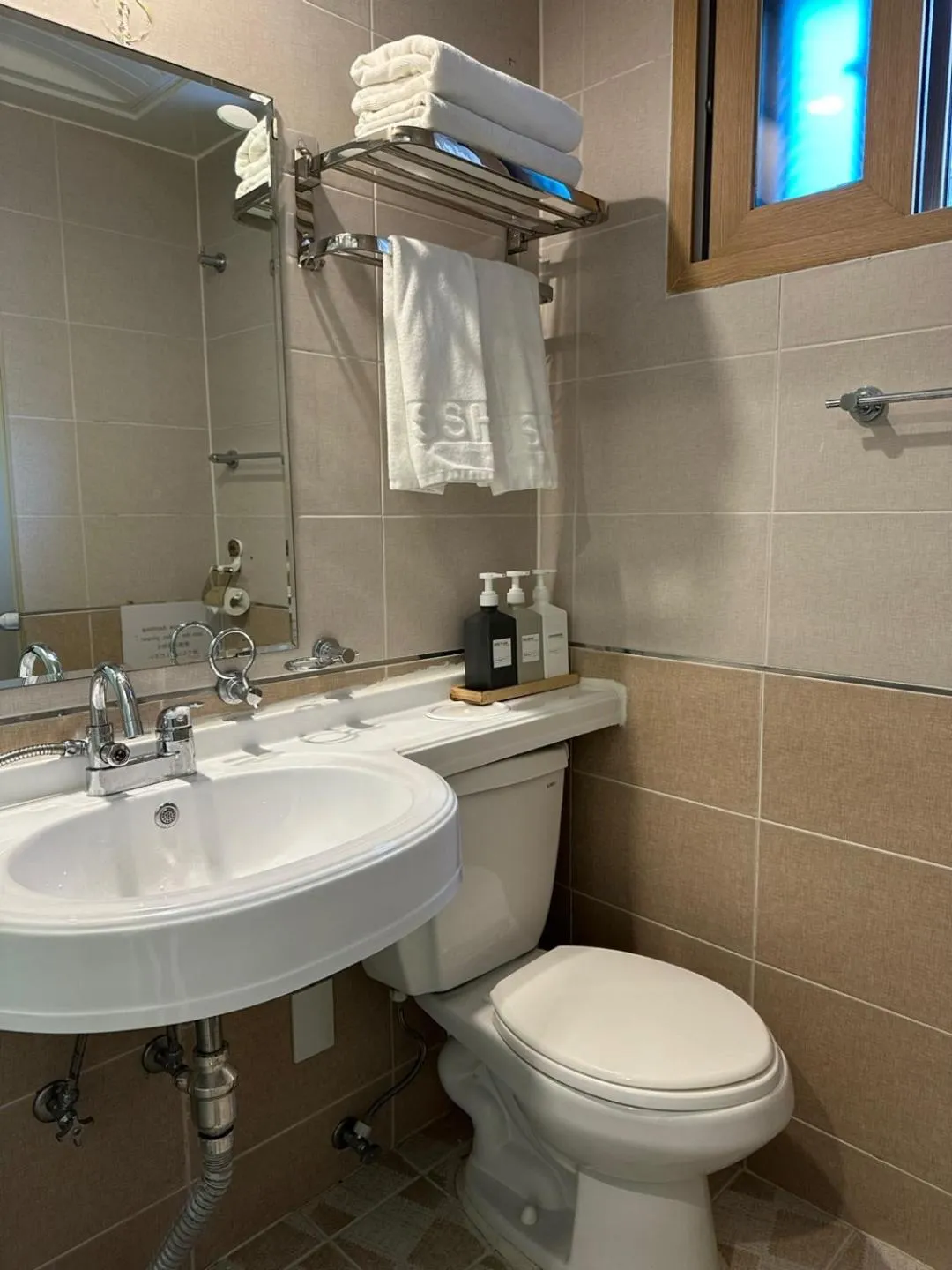 Bathroom in SSH Icon Hostel