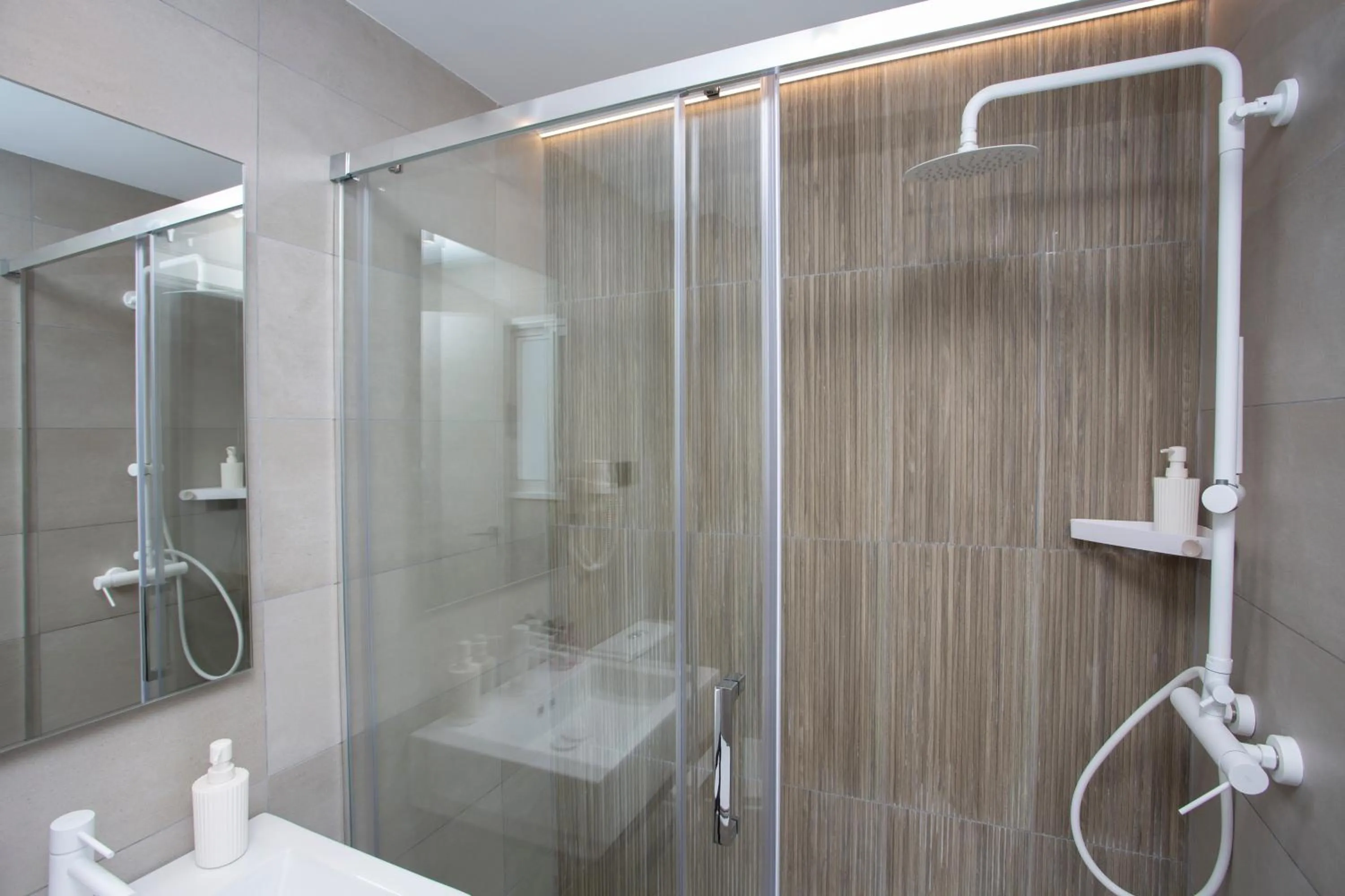 Shower in Aila II Hotel Boutique by SingularStays - Digital Access