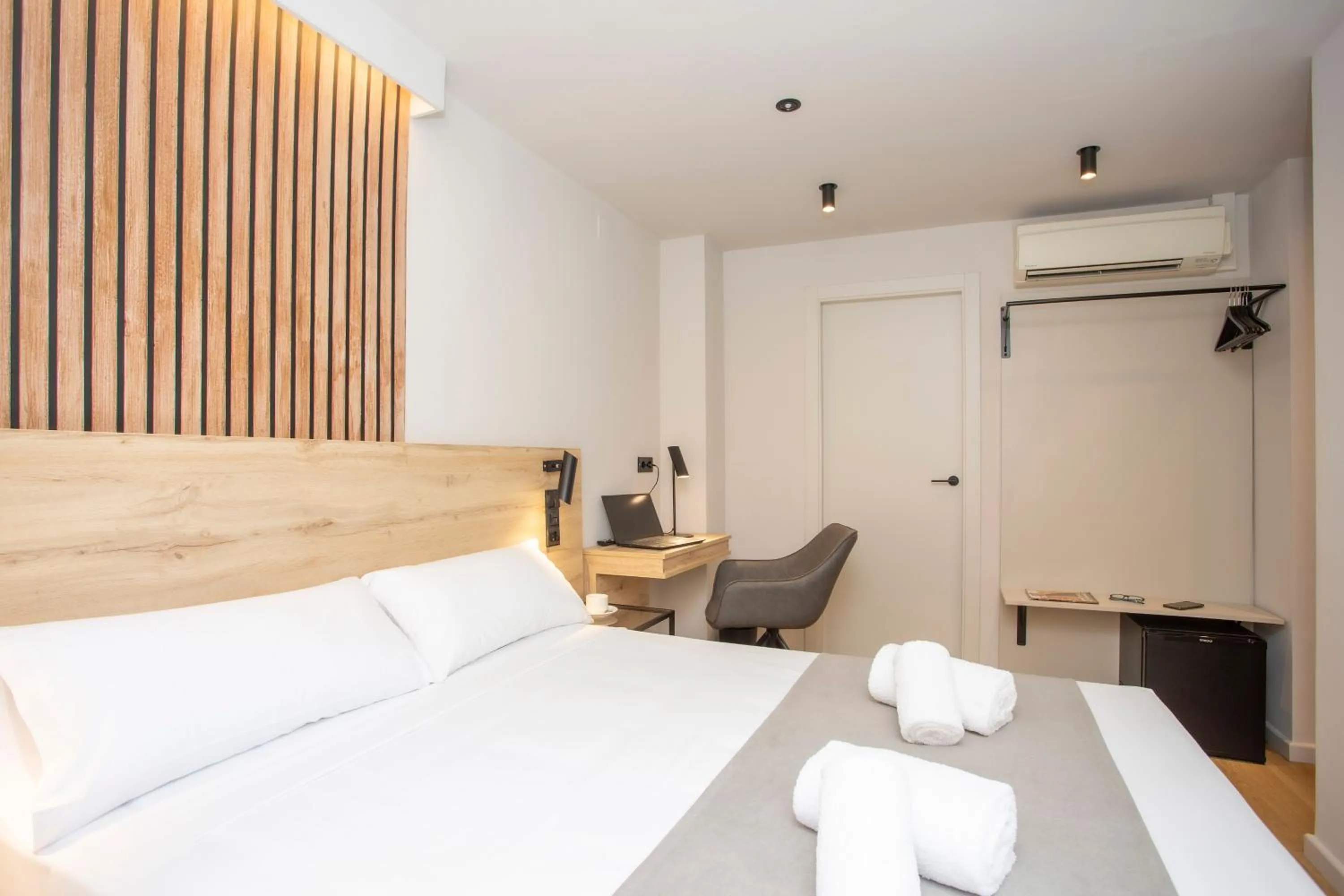 Bed in Aila II Hotel Boutique by SingularStays - Digital Access