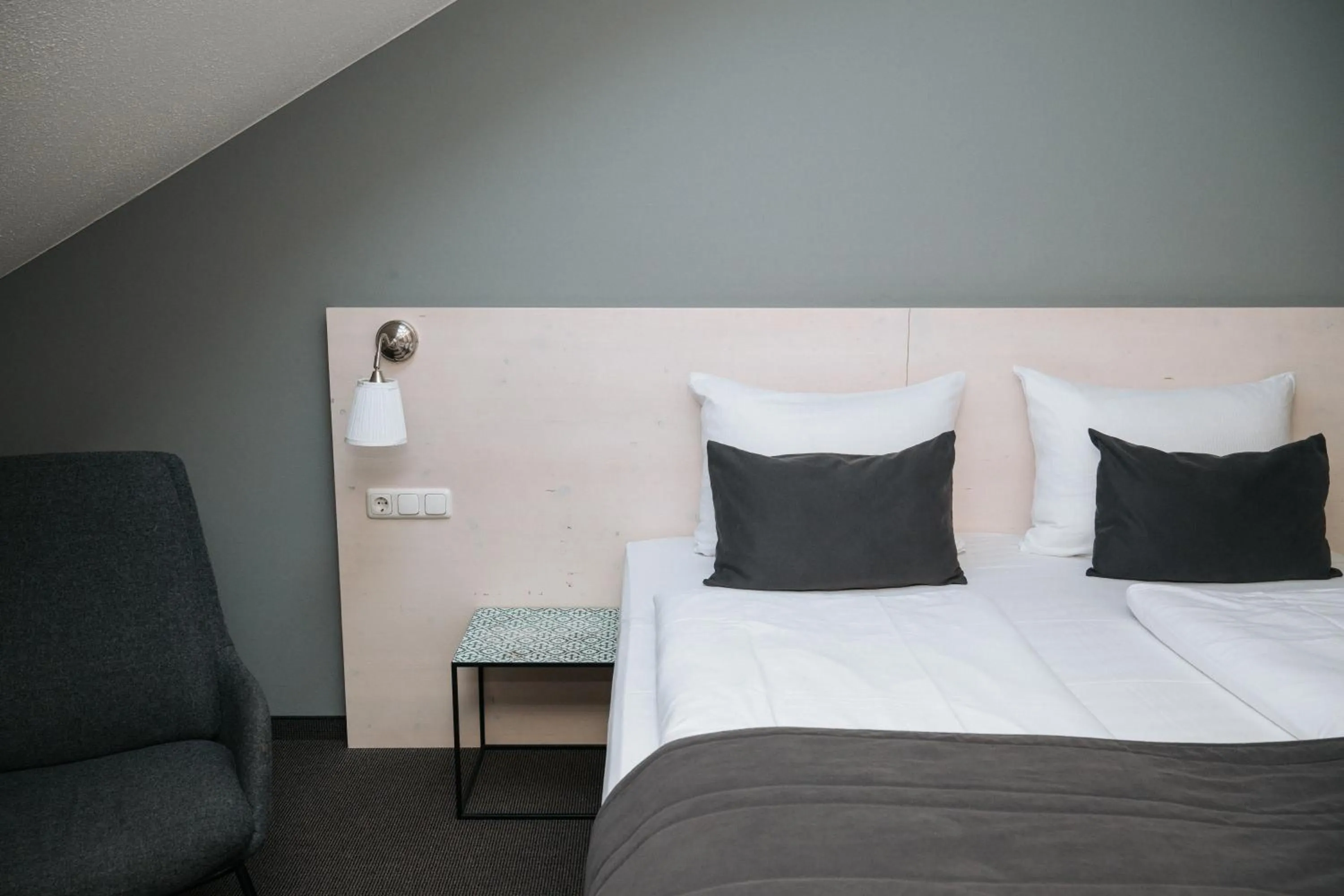 Photo of the whole room, Bed in Alpenglühen Smart Hotel