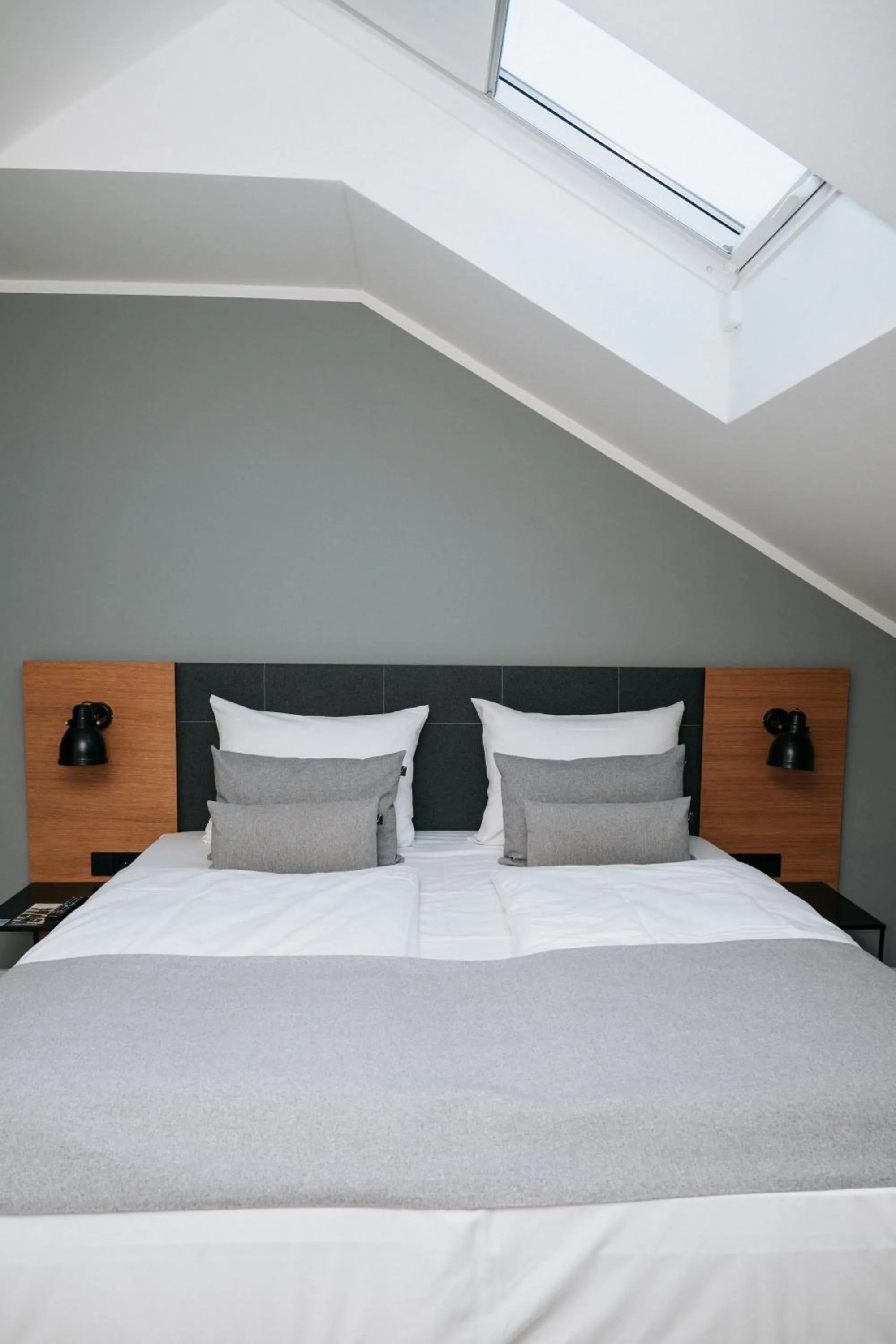 Photo of the whole room, Bed in Alpenglühen Smart Hotel