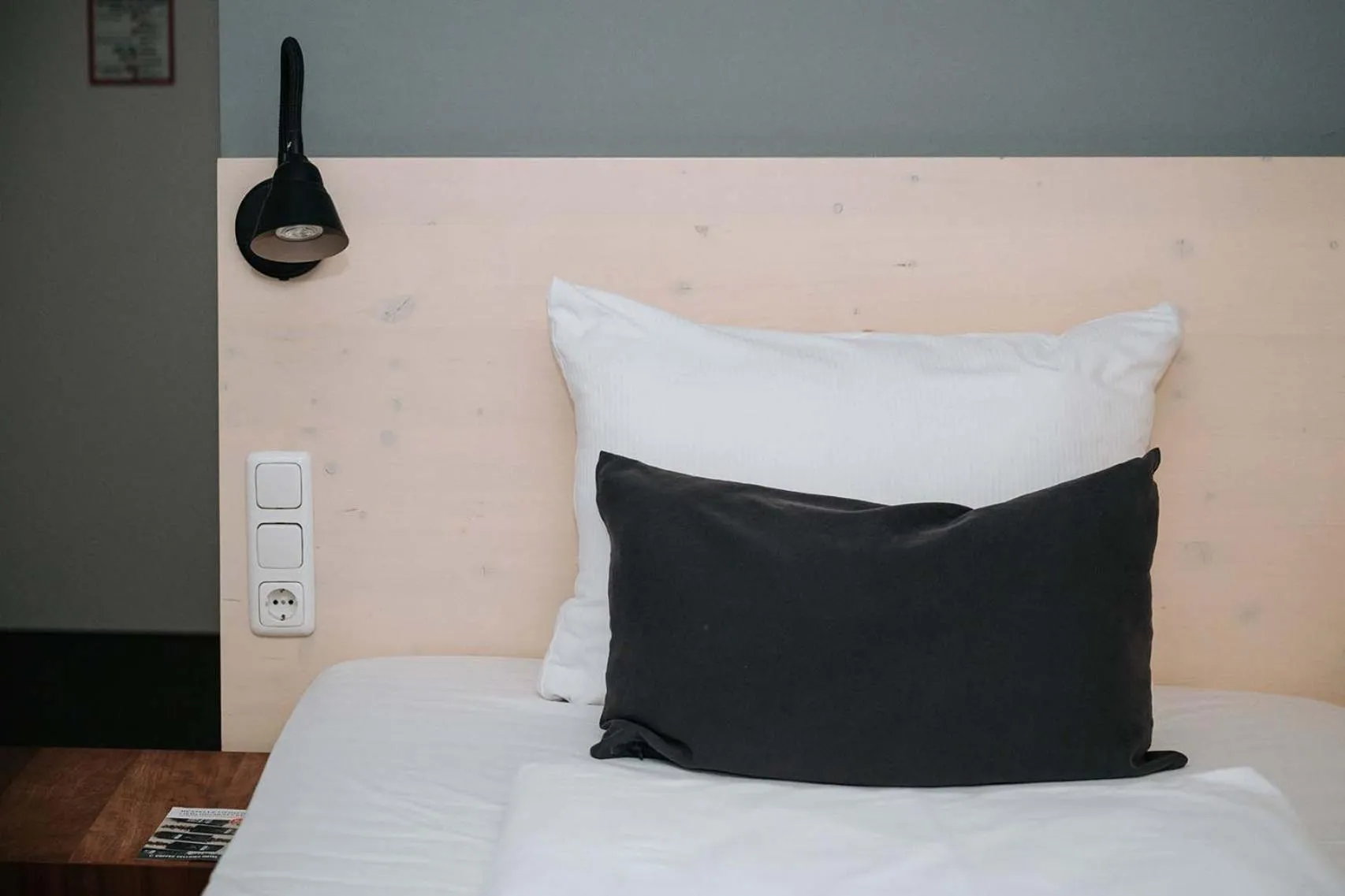 Photo of the whole room, Bed in Alpenglühen Smart Hotel