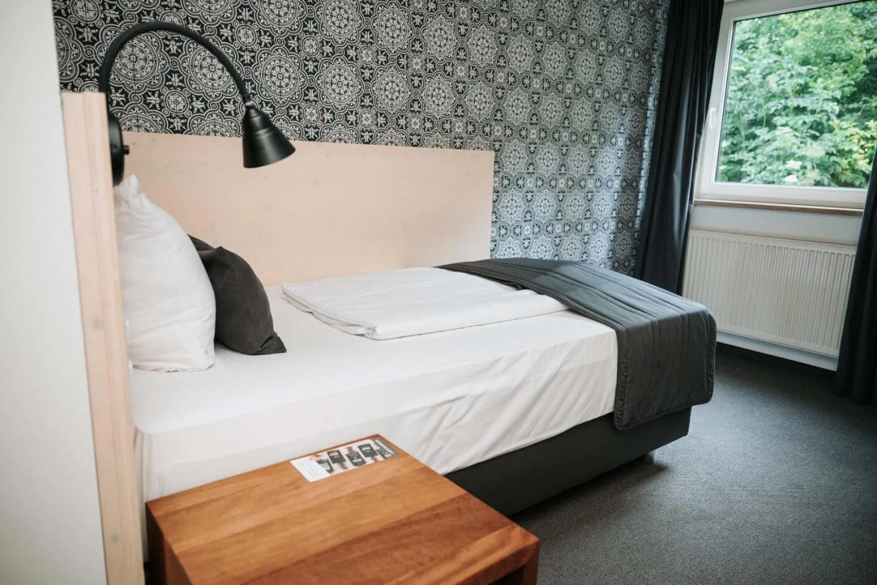 Photo of the whole room, Bed in Alpenglühen Smart Hotel