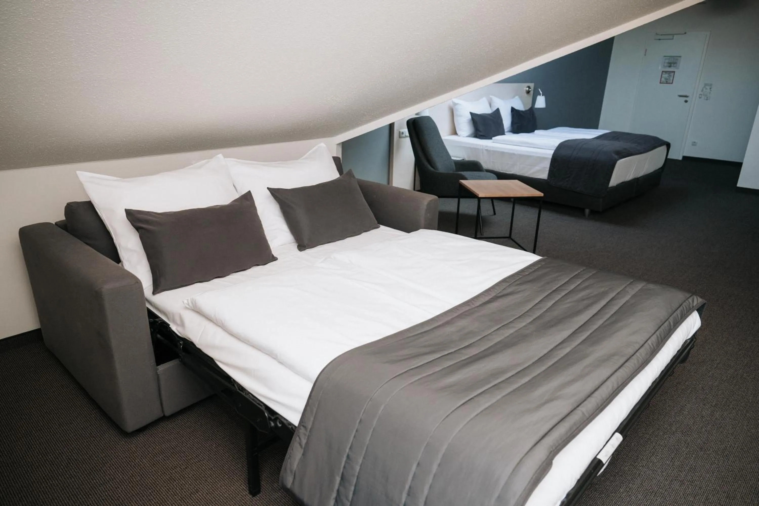 Photo of the whole room, Bed in Alpenglühen Smart Hotel