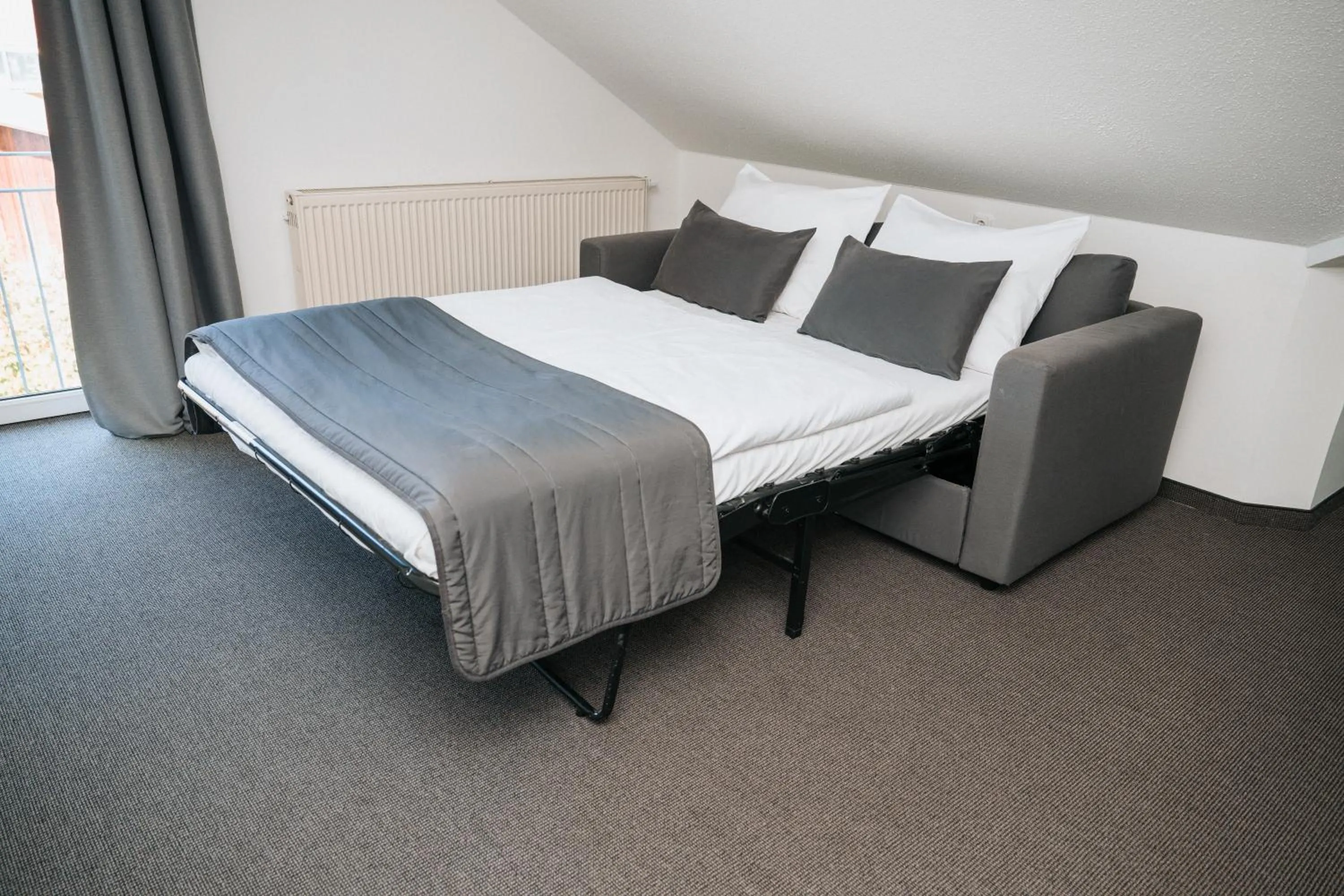 Photo of the whole room, Bed in Alpenglühen Smart Hotel