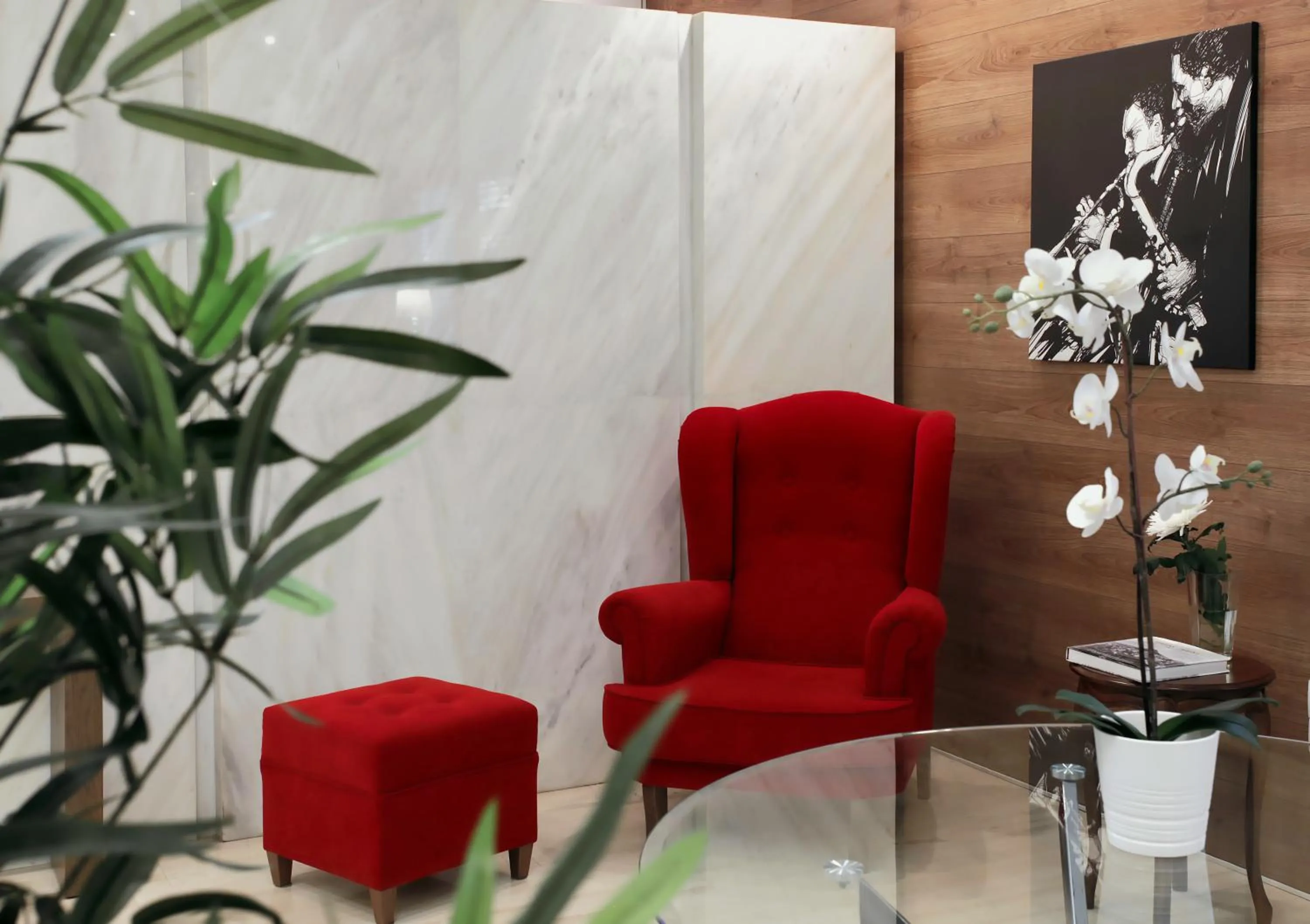 Communal lounge/ TV room in Acropol Hotel