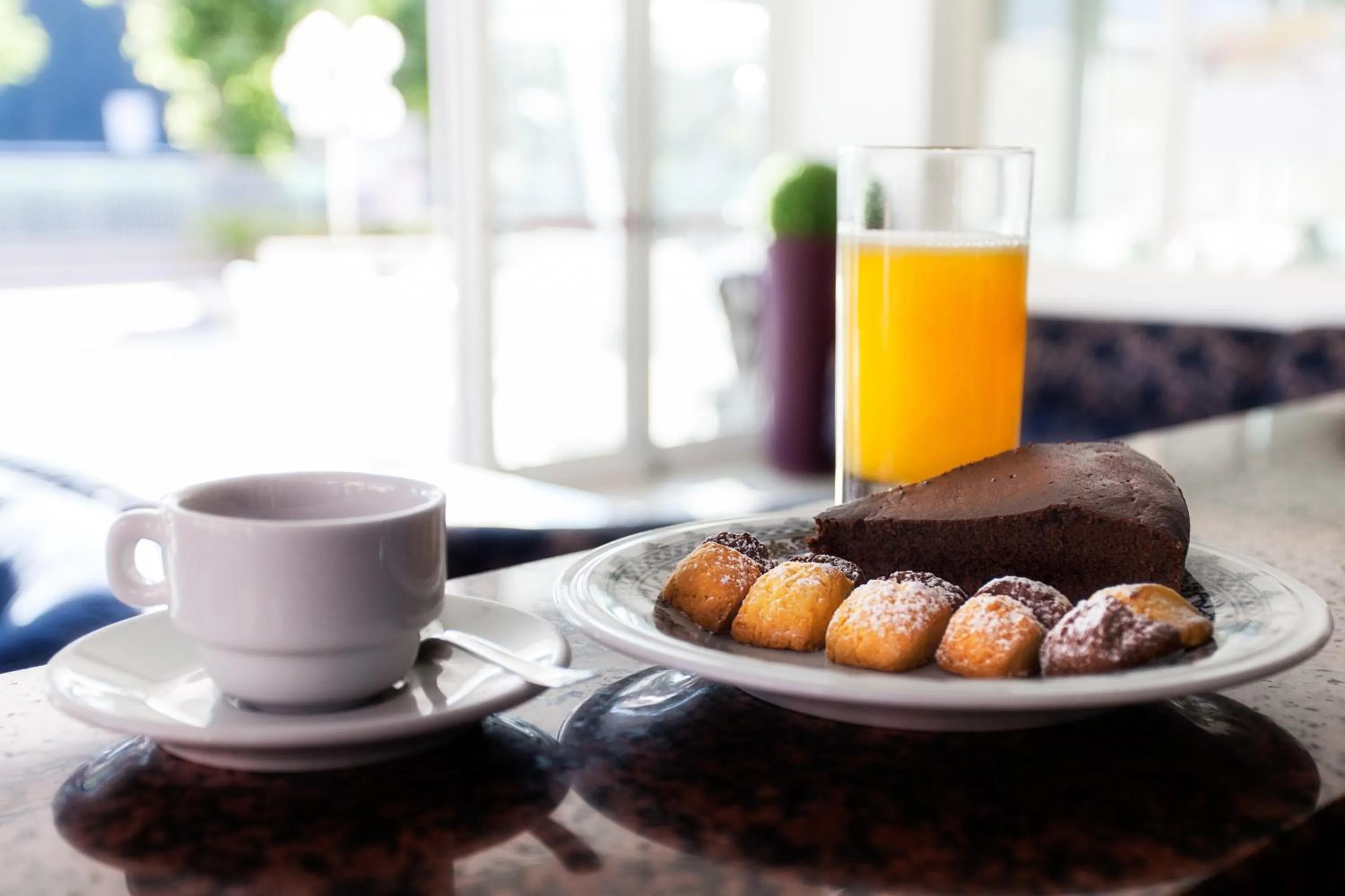Restaurant/places to eat in Hotel Albatros