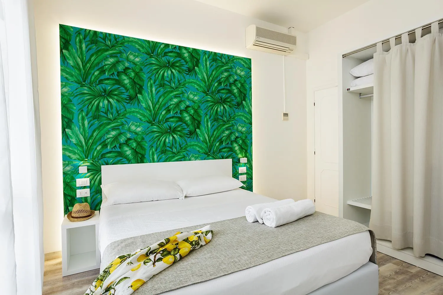Bed in Hotel Albatros