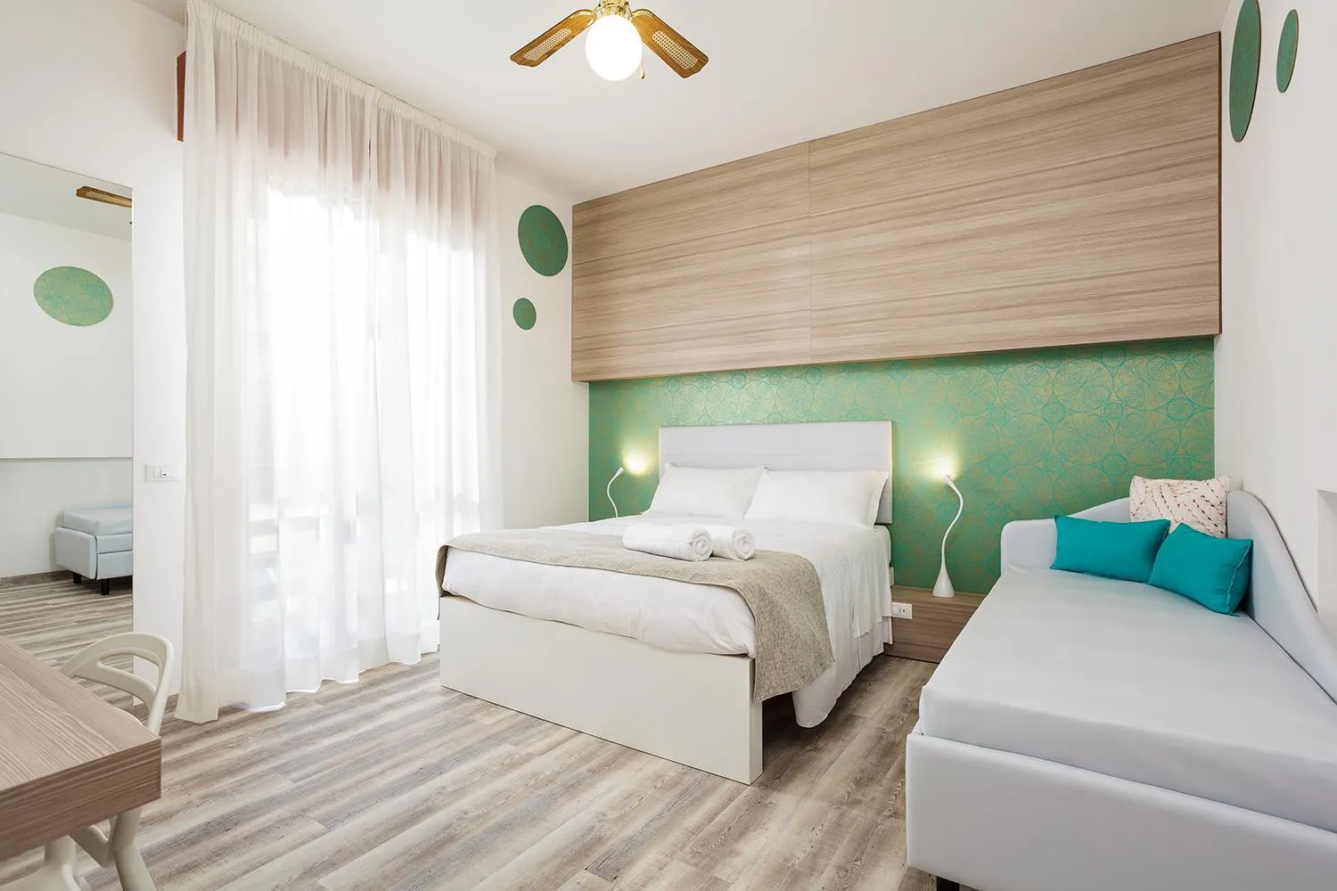 Bedroom, Bed in Hotel Albatros