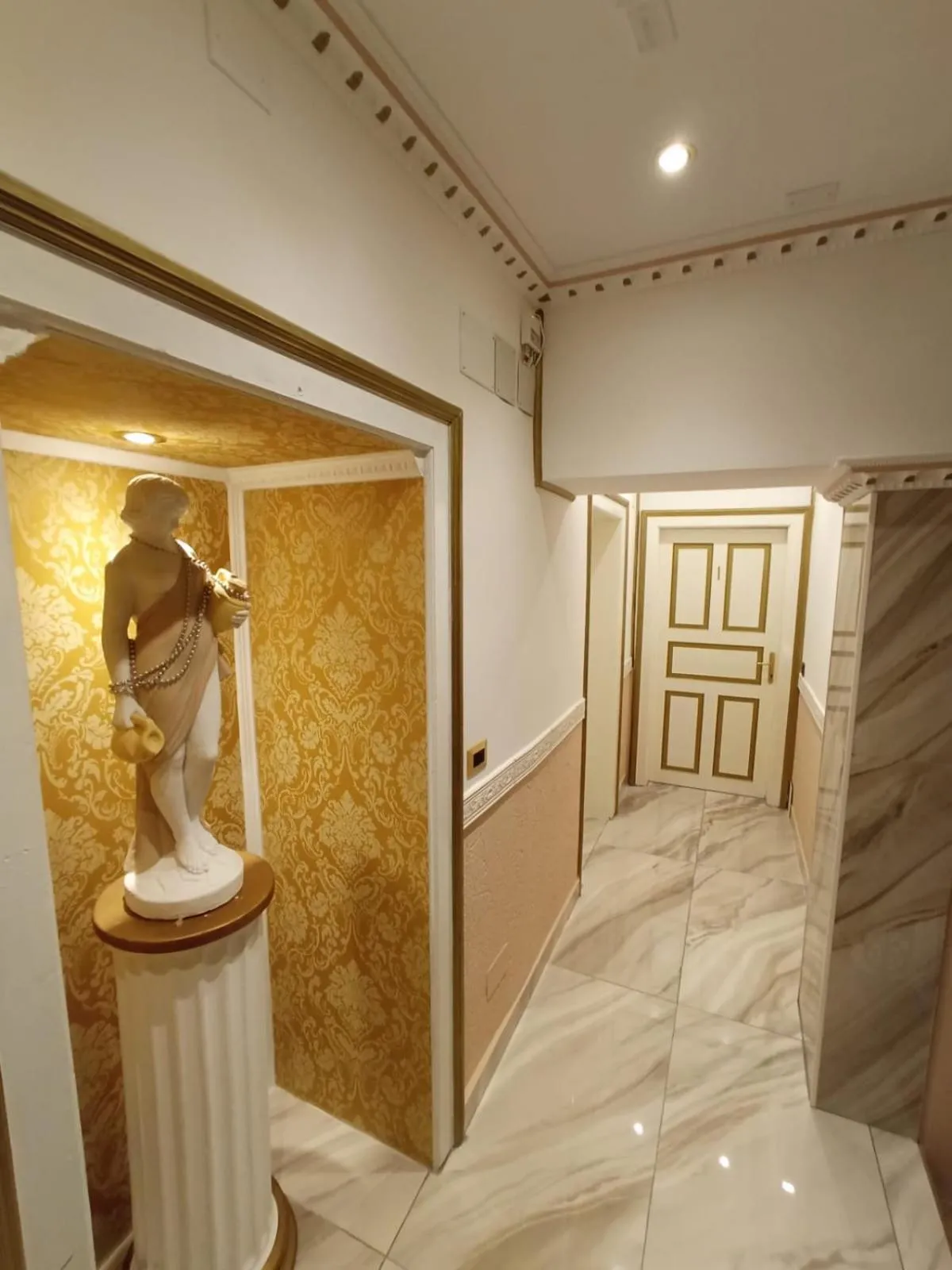 Decorative detail, Bed in VILLA EVELINA CLUB