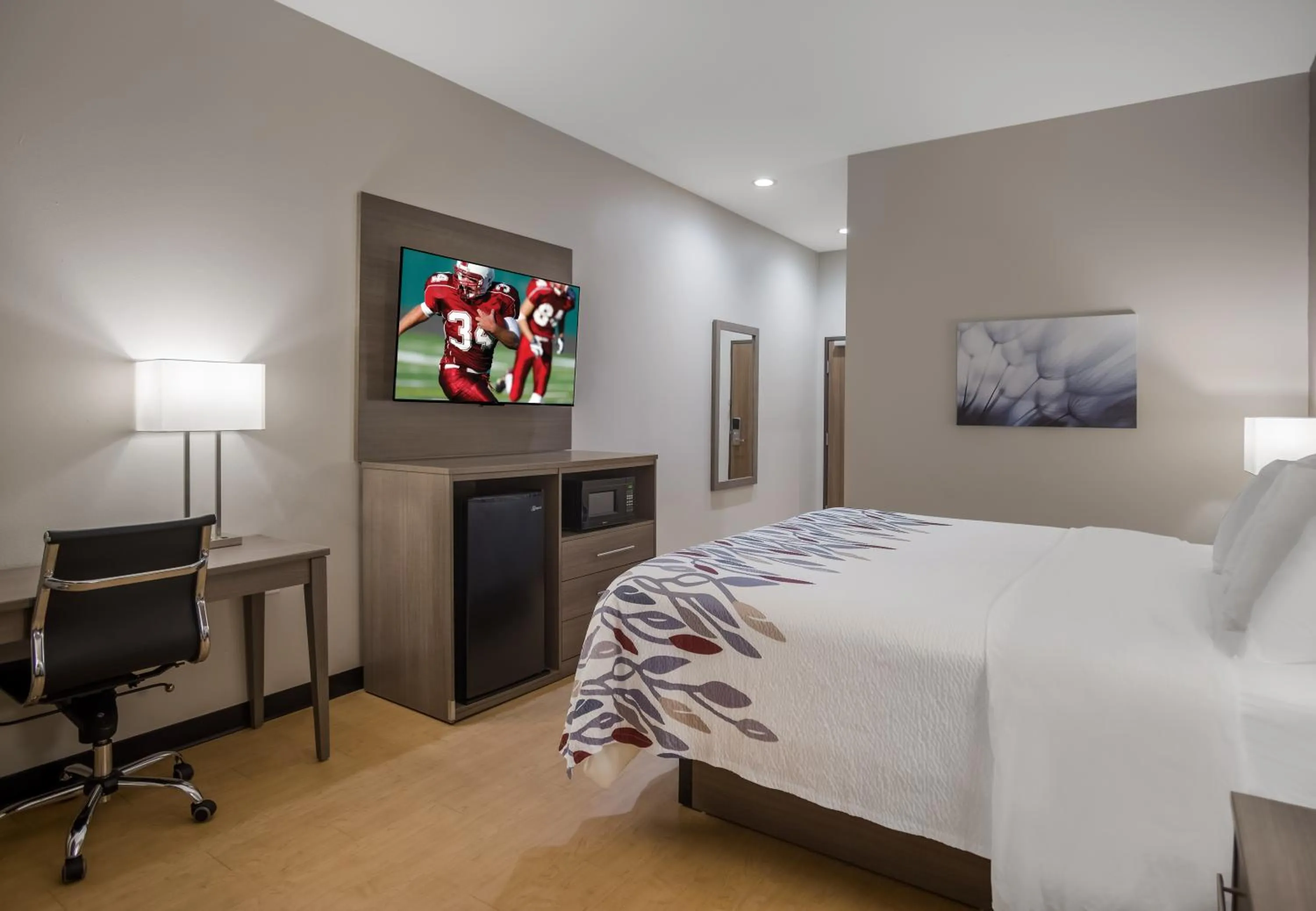 Bed in Red Roof Inn Lancaster, TX