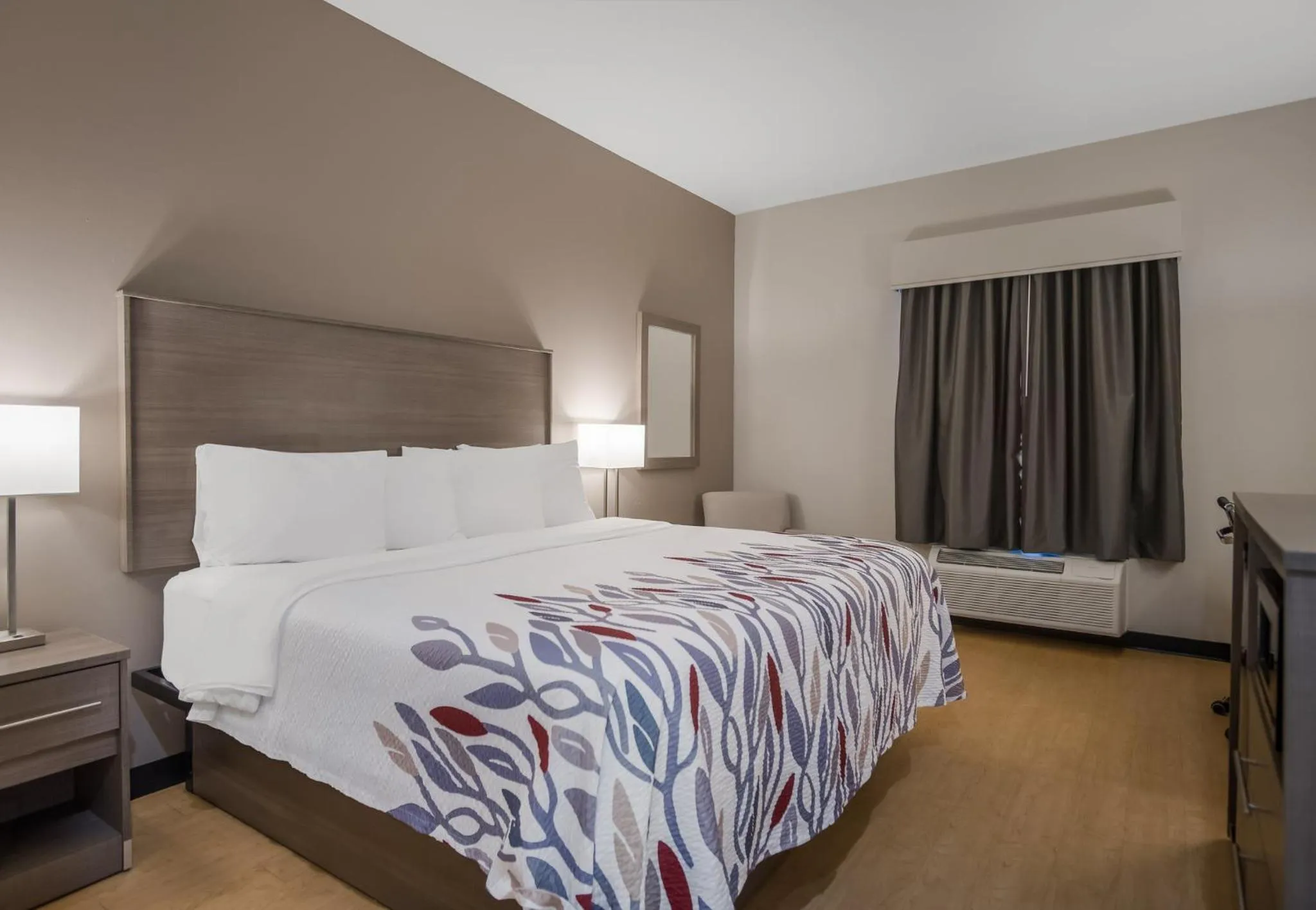 Bedroom, Bed in Red Roof Inn Lancaster, TX