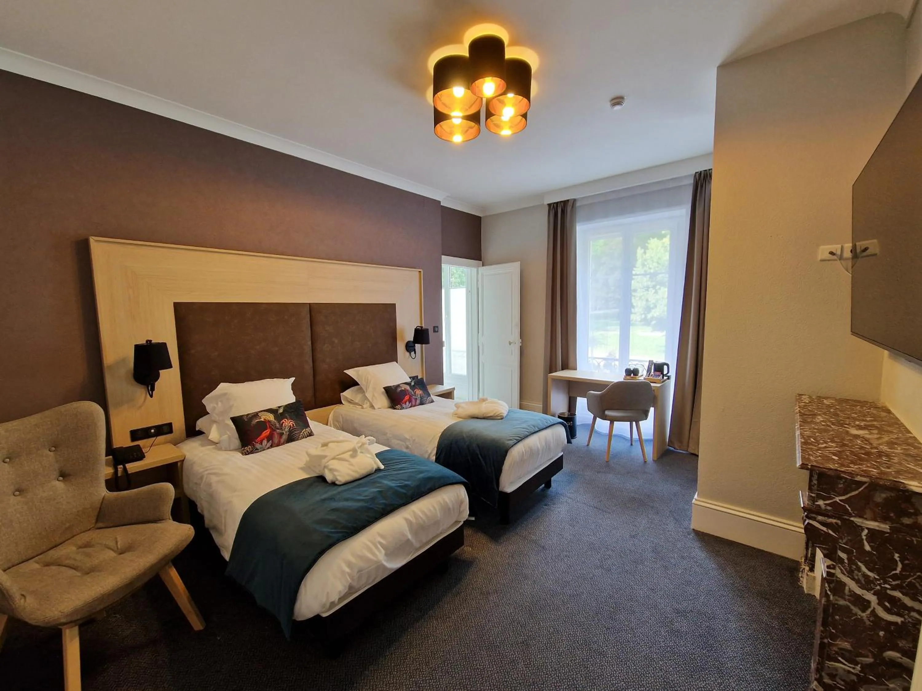 Photo of the whole room, Bed in La Souveraine