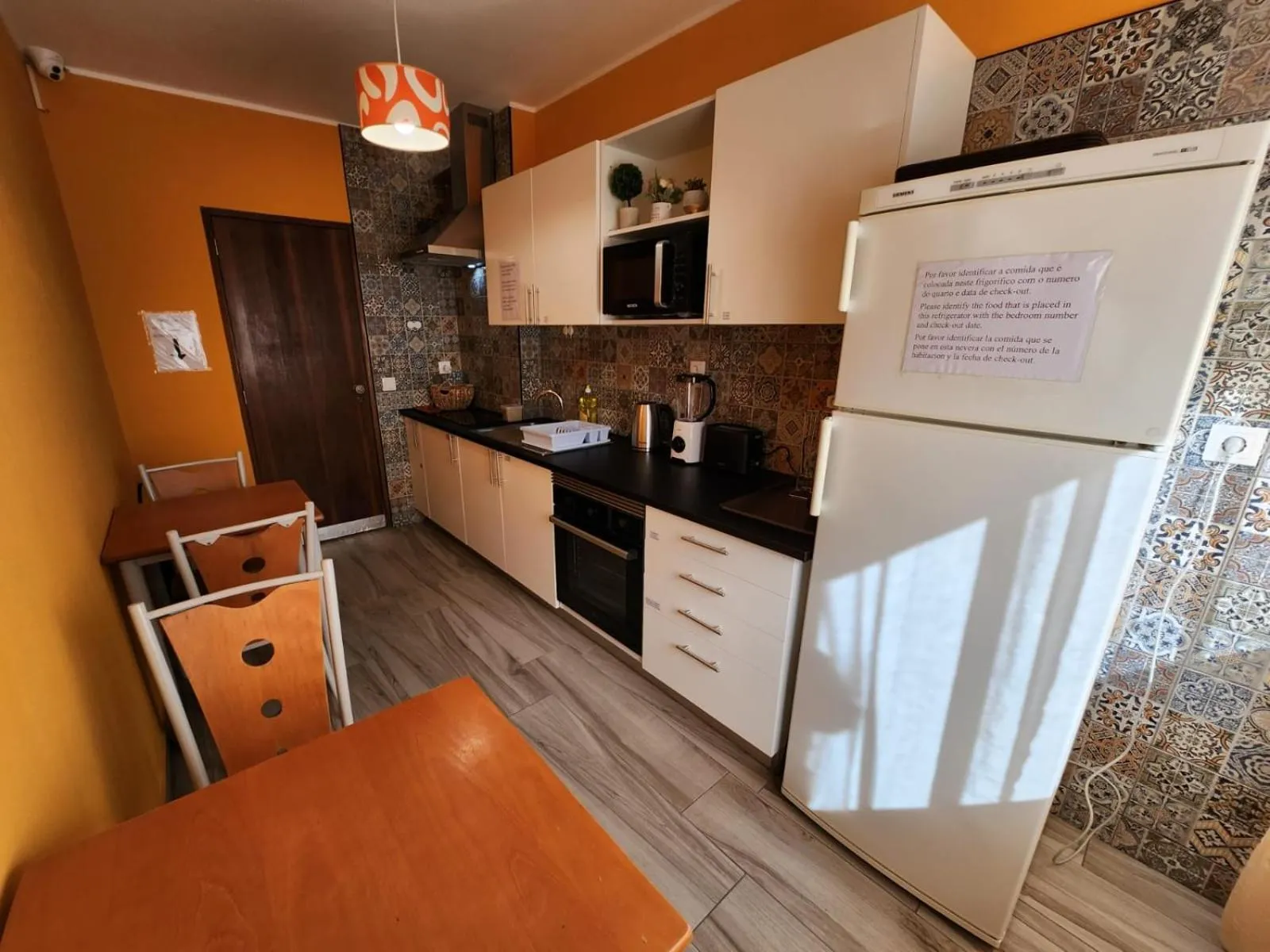 Communal kitchen in Casa do Sol Algarve