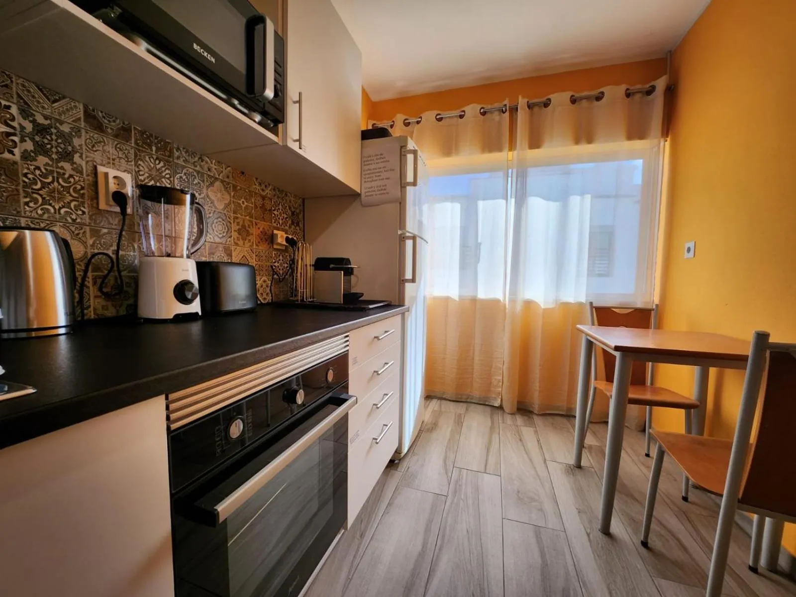 Communal kitchen in Casa do Sol Algarve