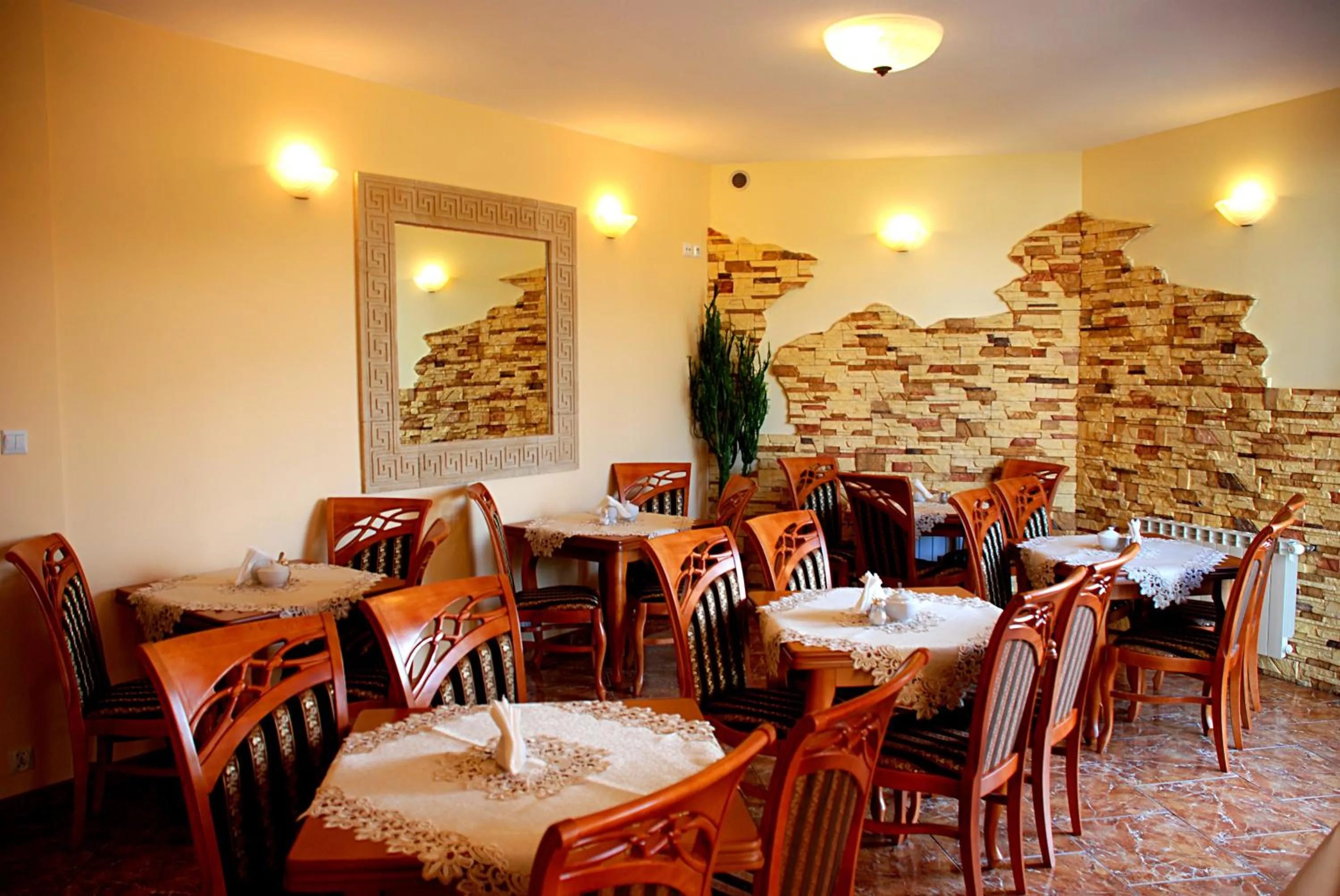 Restaurant/places to eat in Hotel Hawana