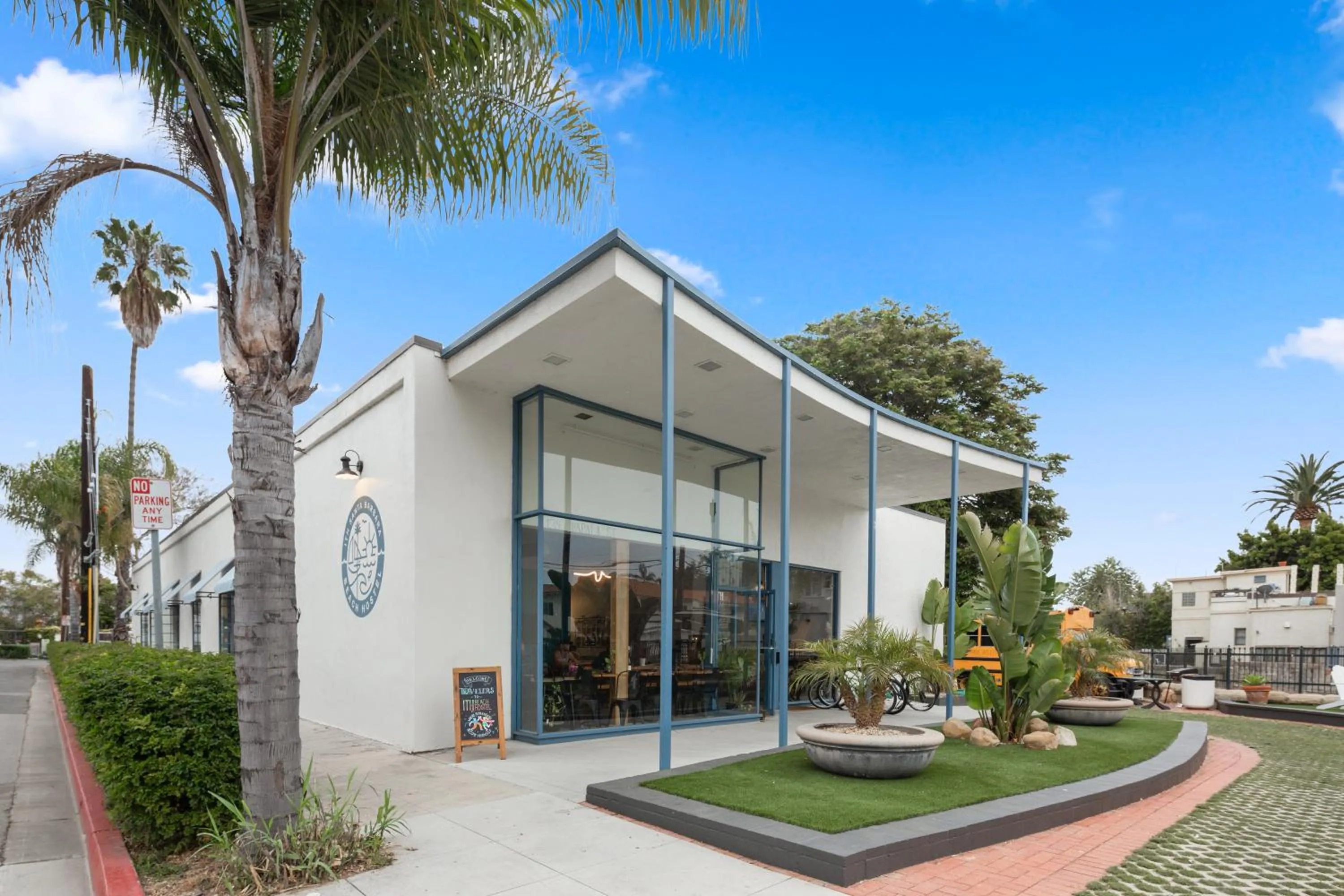 Facade/entrance in ITH Santa Barbara Surf Hostel