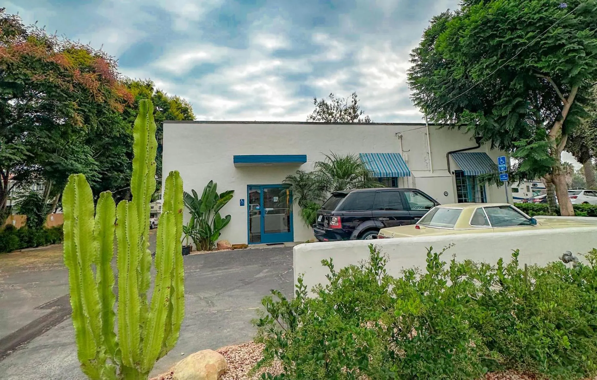 Property building in ITH Santa Barbara Surf Hostel