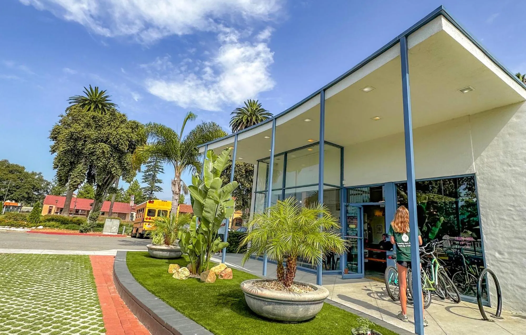 Property building in ITH Santa Barbara Surf Hostel