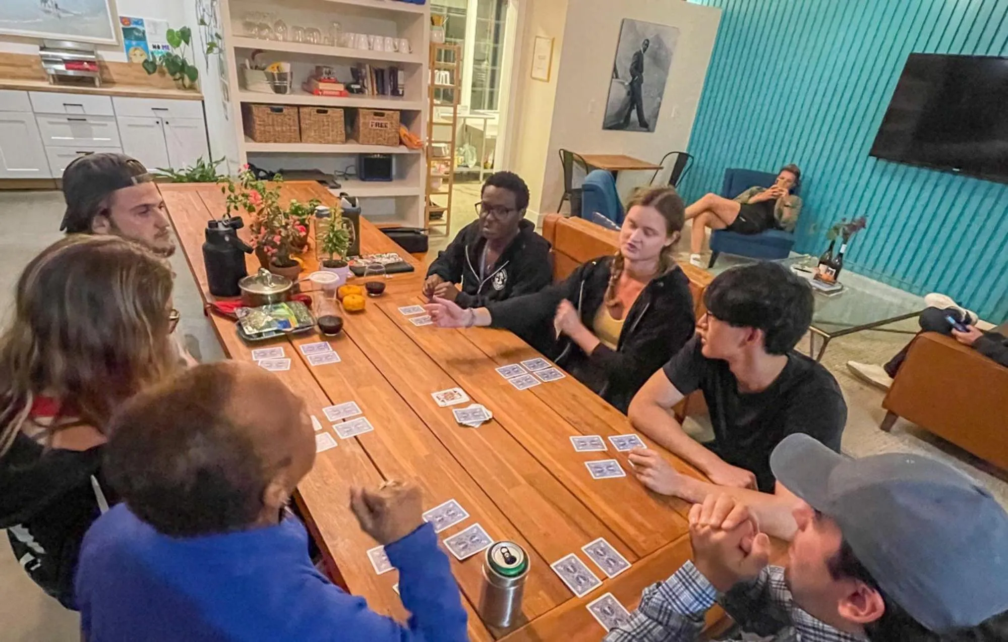Communal lounge/ TV room in ITH Santa Barbara Surf Hostel
