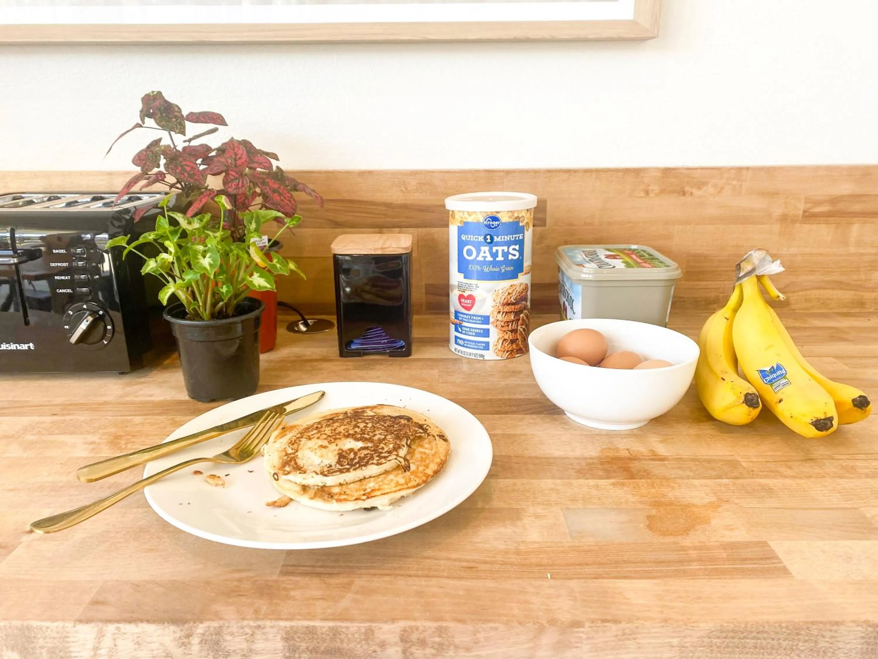 Breakfast in ITH Santa Barbara Surf Hostel