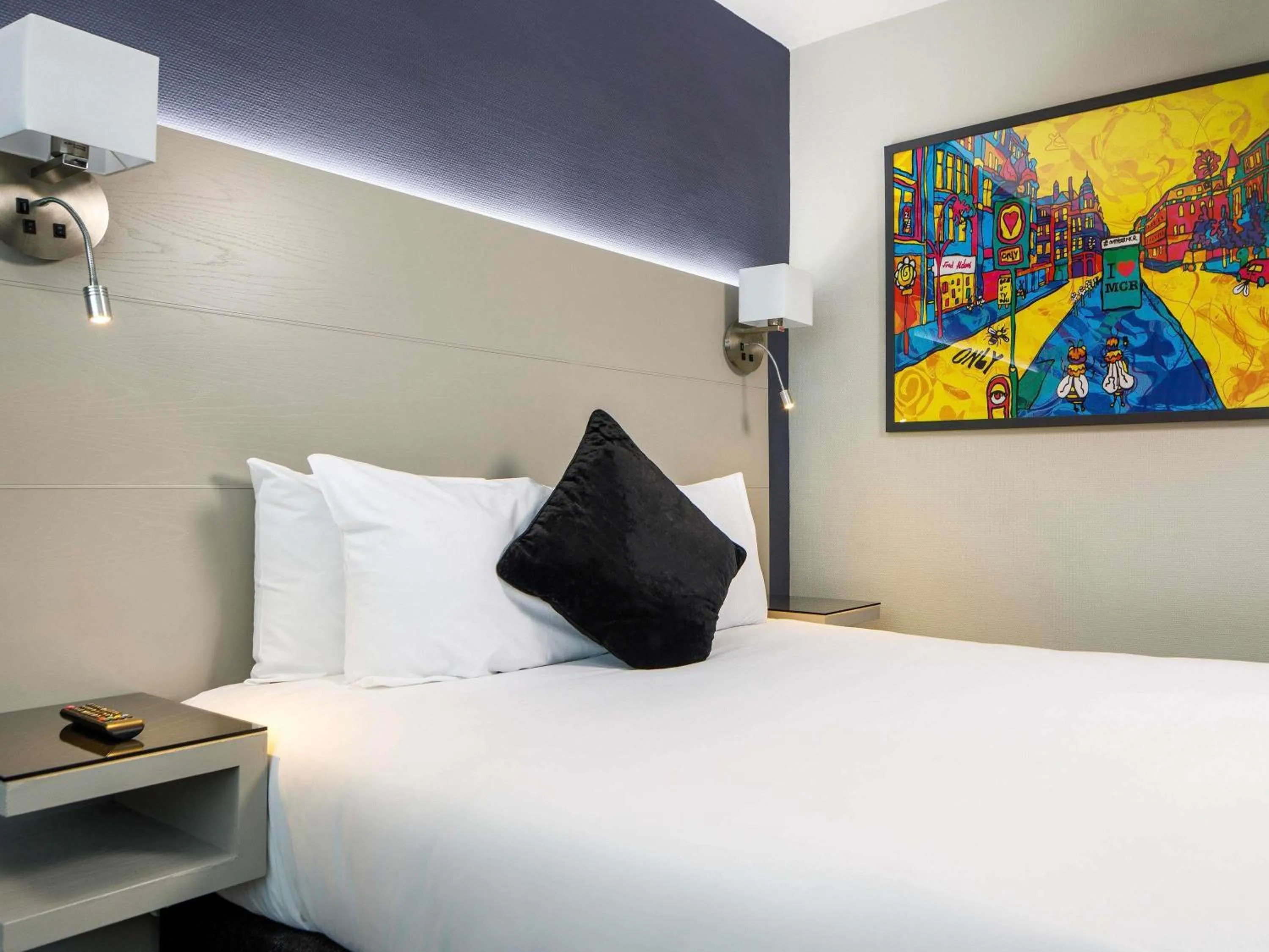 Bedroom, Bed in Mercure Manchester Piccadilly Hotel