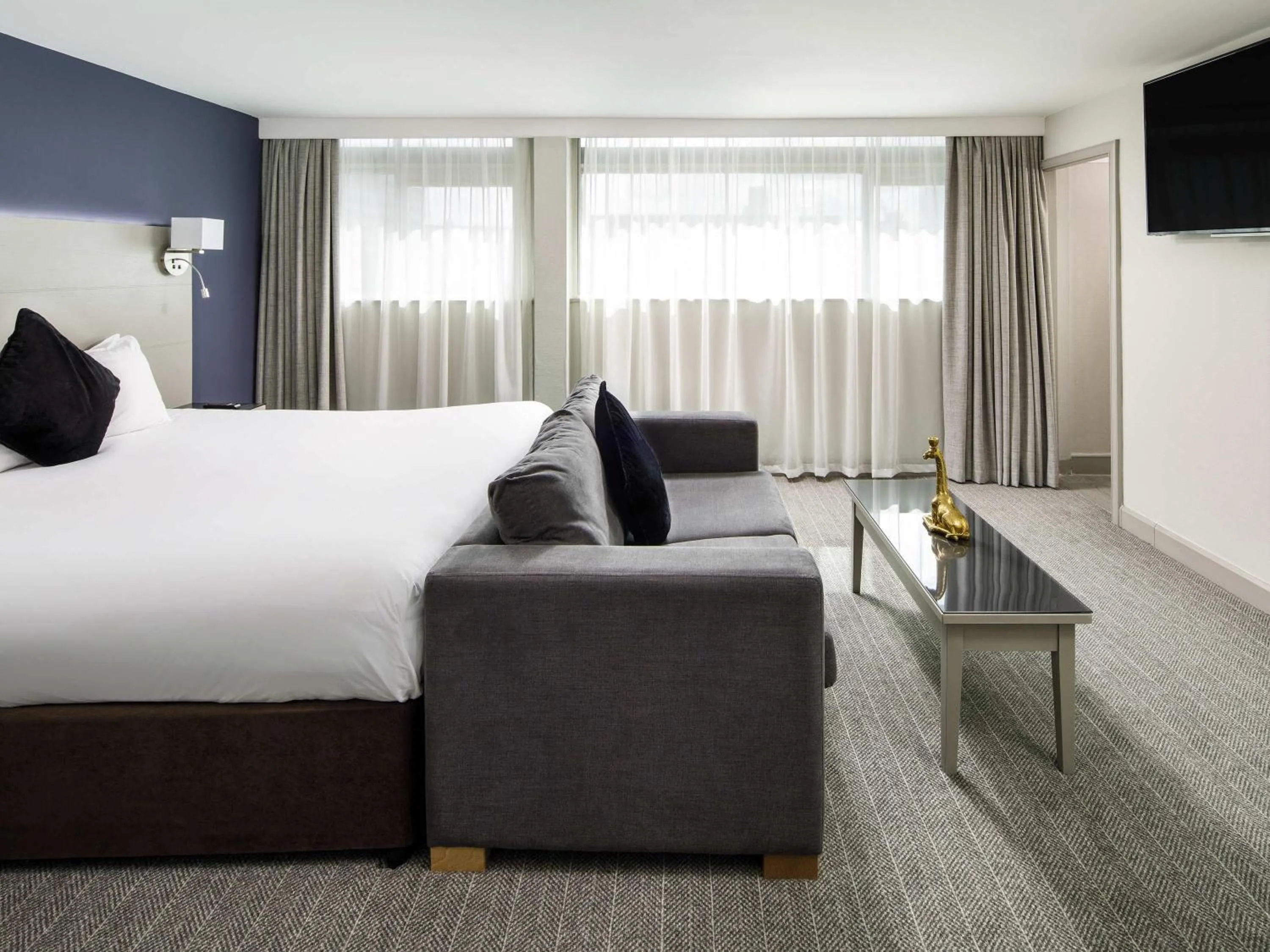 Bedroom, Bed in Mercure Manchester Piccadilly Hotel