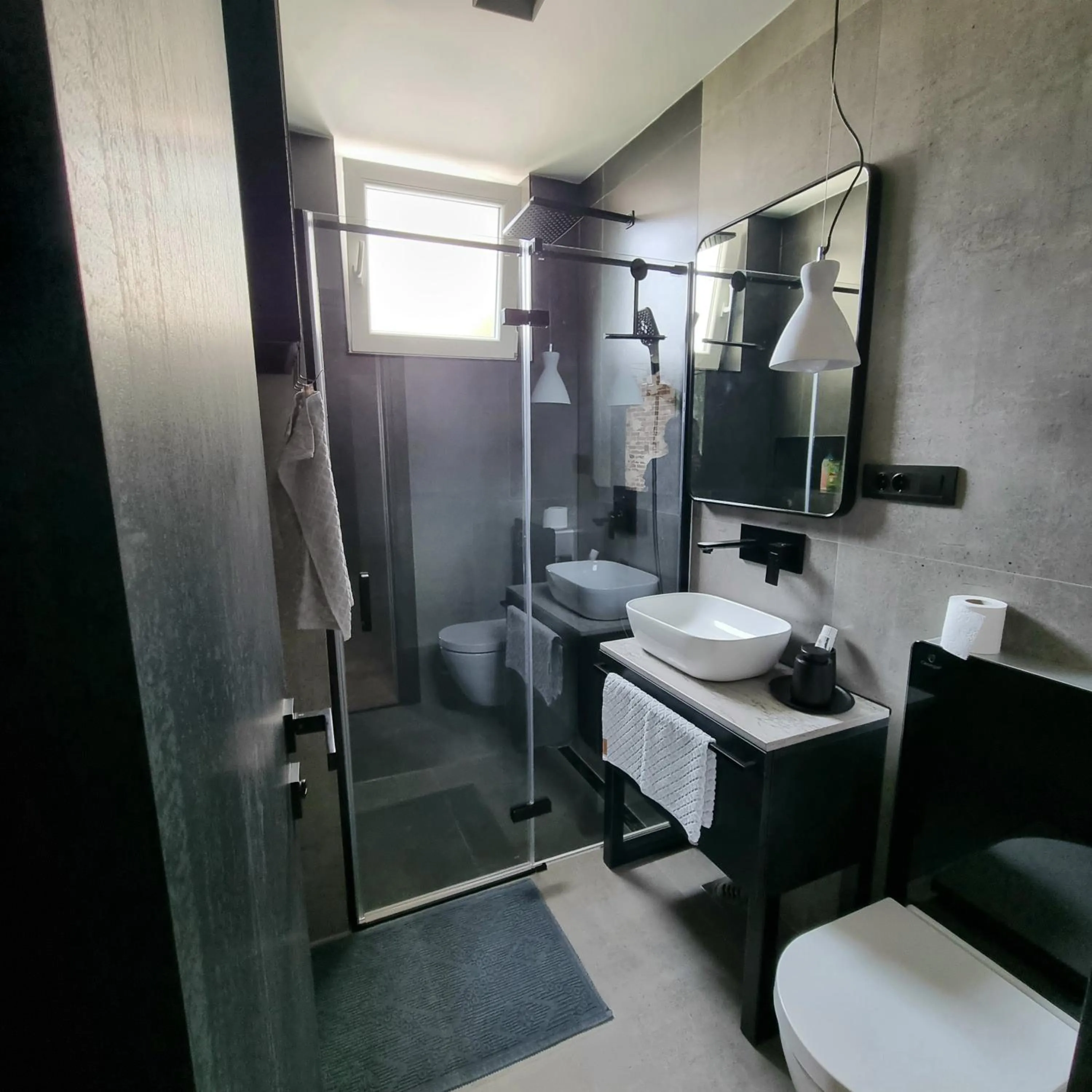 Shower in Apartment Black