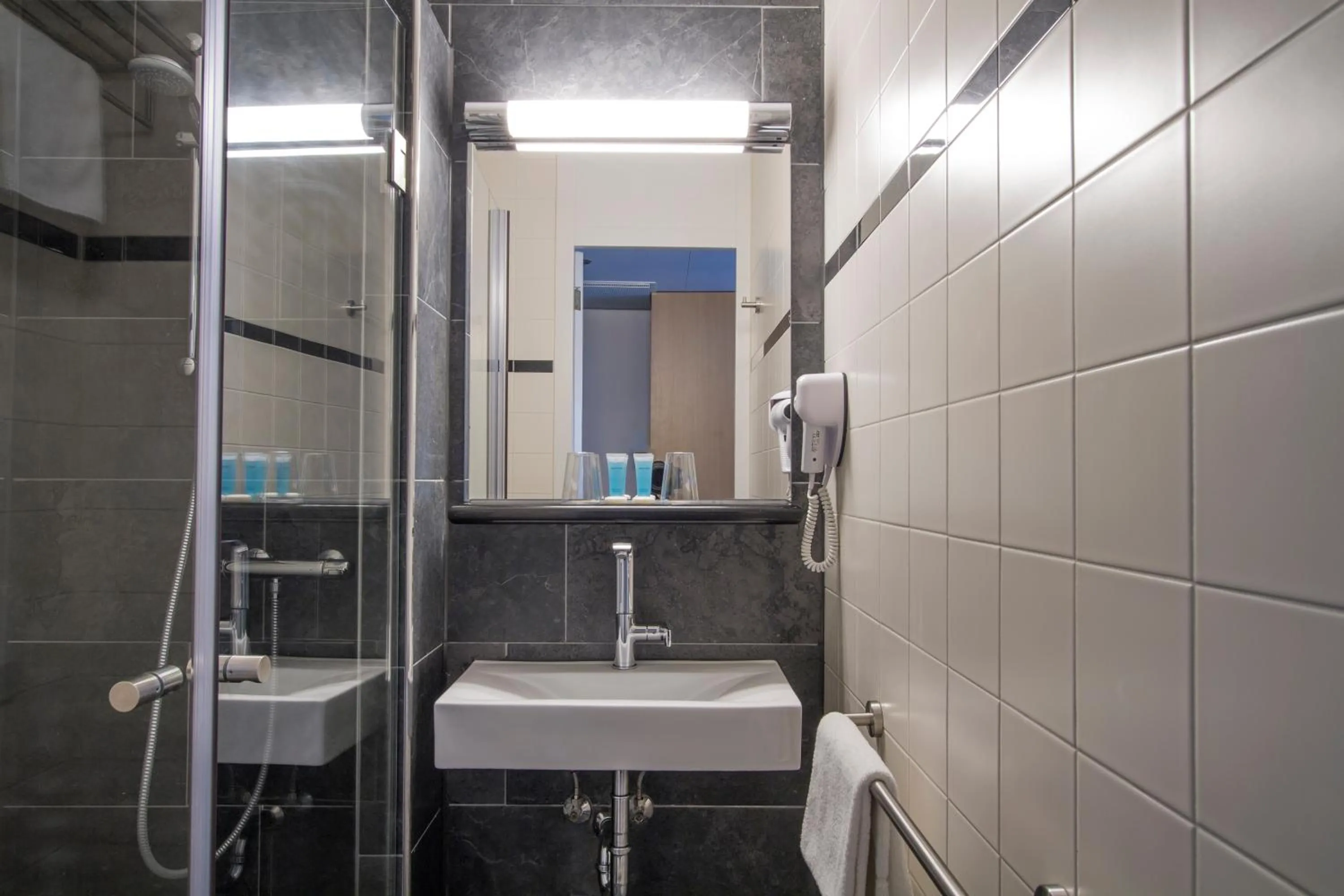 Bathroom in Bastion Hotel Dordrecht Papendrecht