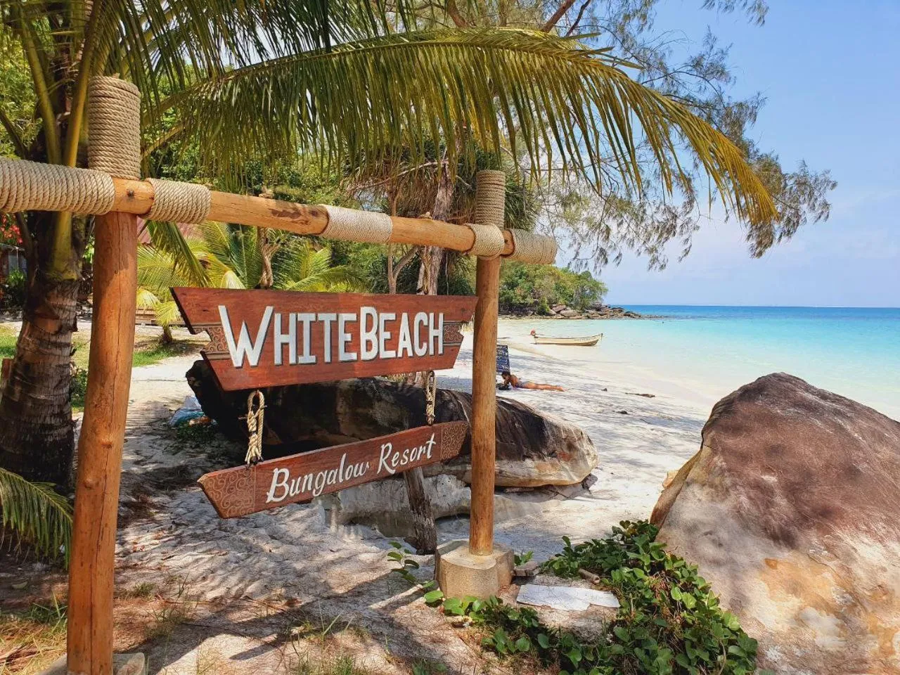 Beach in White Beach Bungalows
