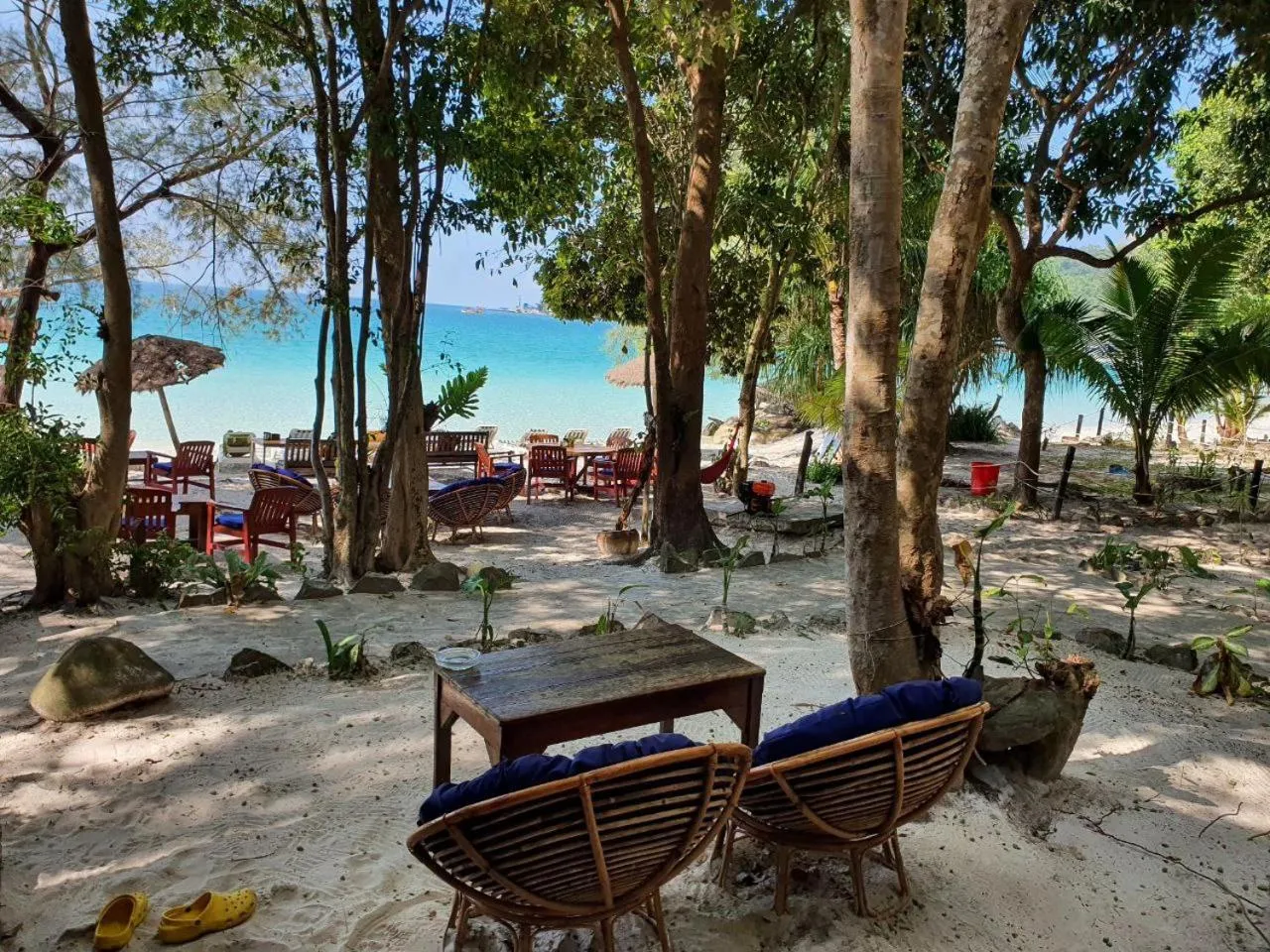 Restaurant/places to eat in White Beach Bungalows