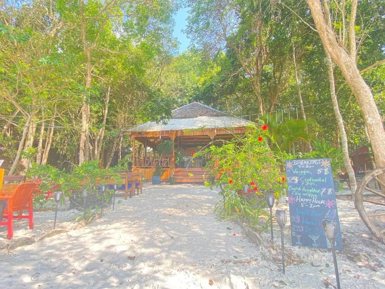 Restaurant/places to eat in White Beach Bungalows