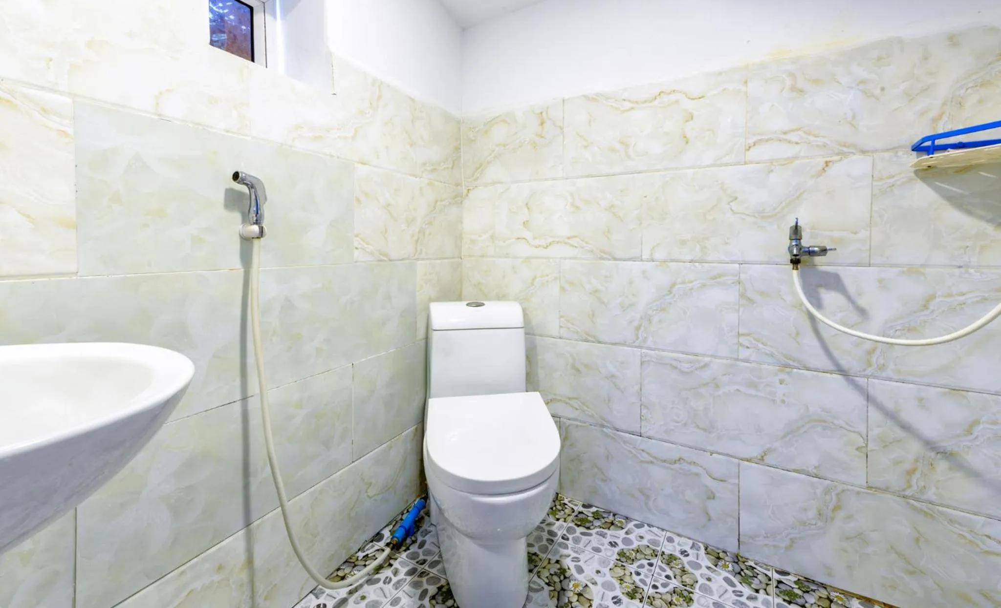 Shower in White Beach Bungalows